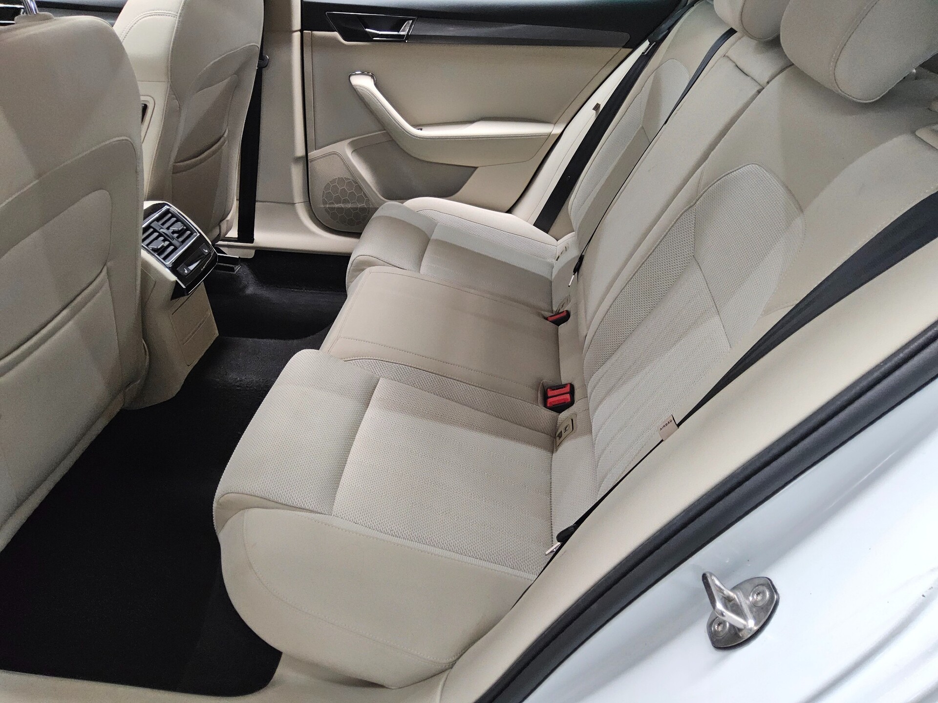 Skoda Superb Kombi 1.4 TSI iV Style Navi vc LED Canton 13