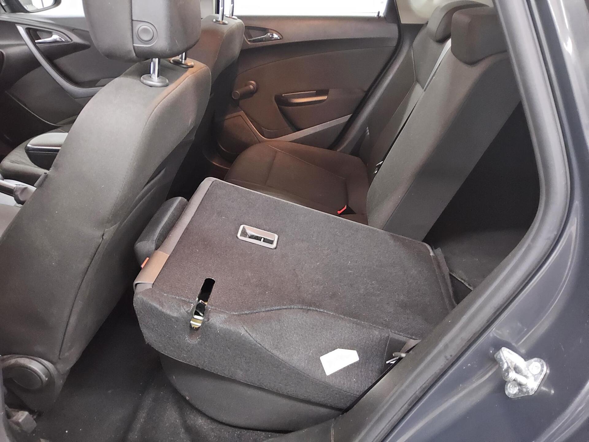 Opel Astra 1.6 Selection Klima USB PDC Radio Tempomat 12