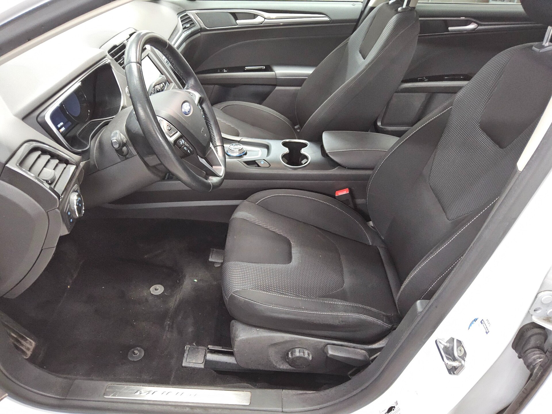 Ford Mondeo Turnier 2.0 EB Titanium Navi LED ACC DAB 8