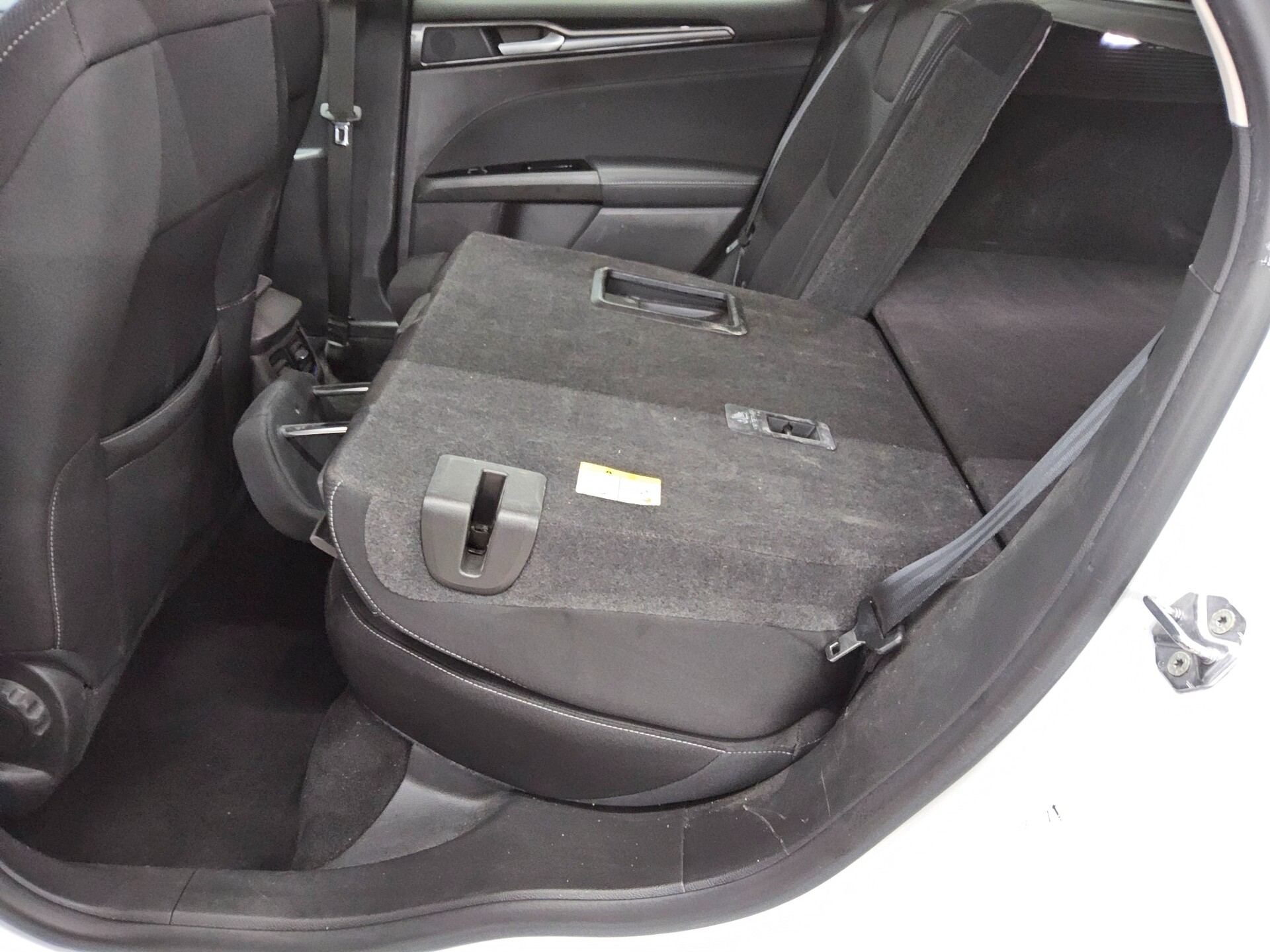 Ford Mondeo Turnier 2.0 EB Titanium Navi LED ACC DAB 12