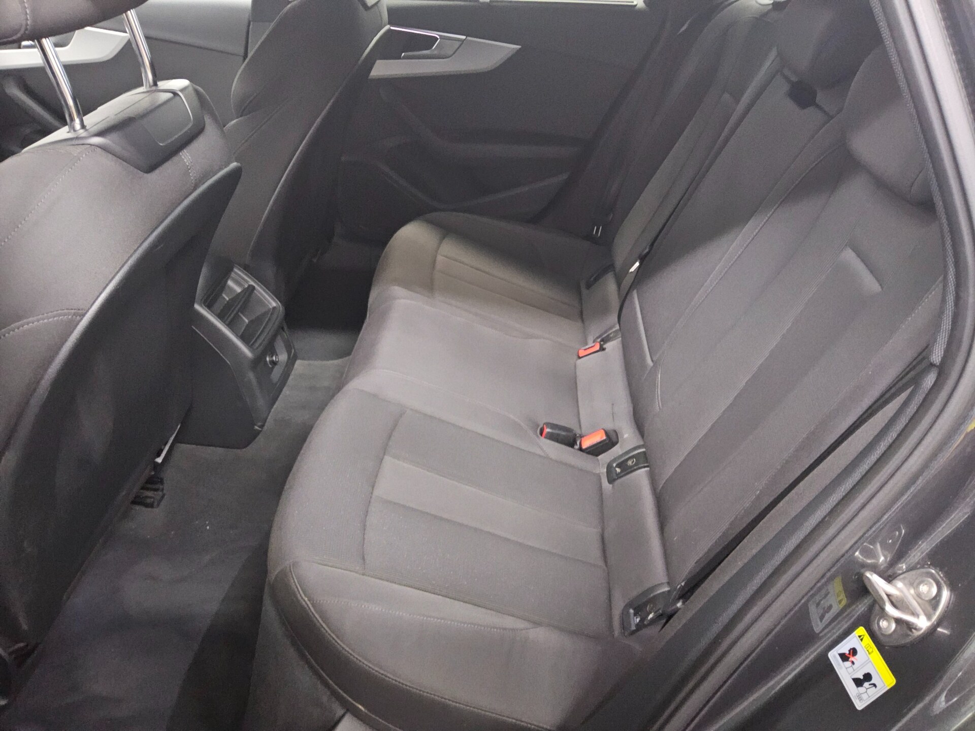 Audi A4 Avant 40 TDI Qu. S-Line Navi Matrix vc HuD 13