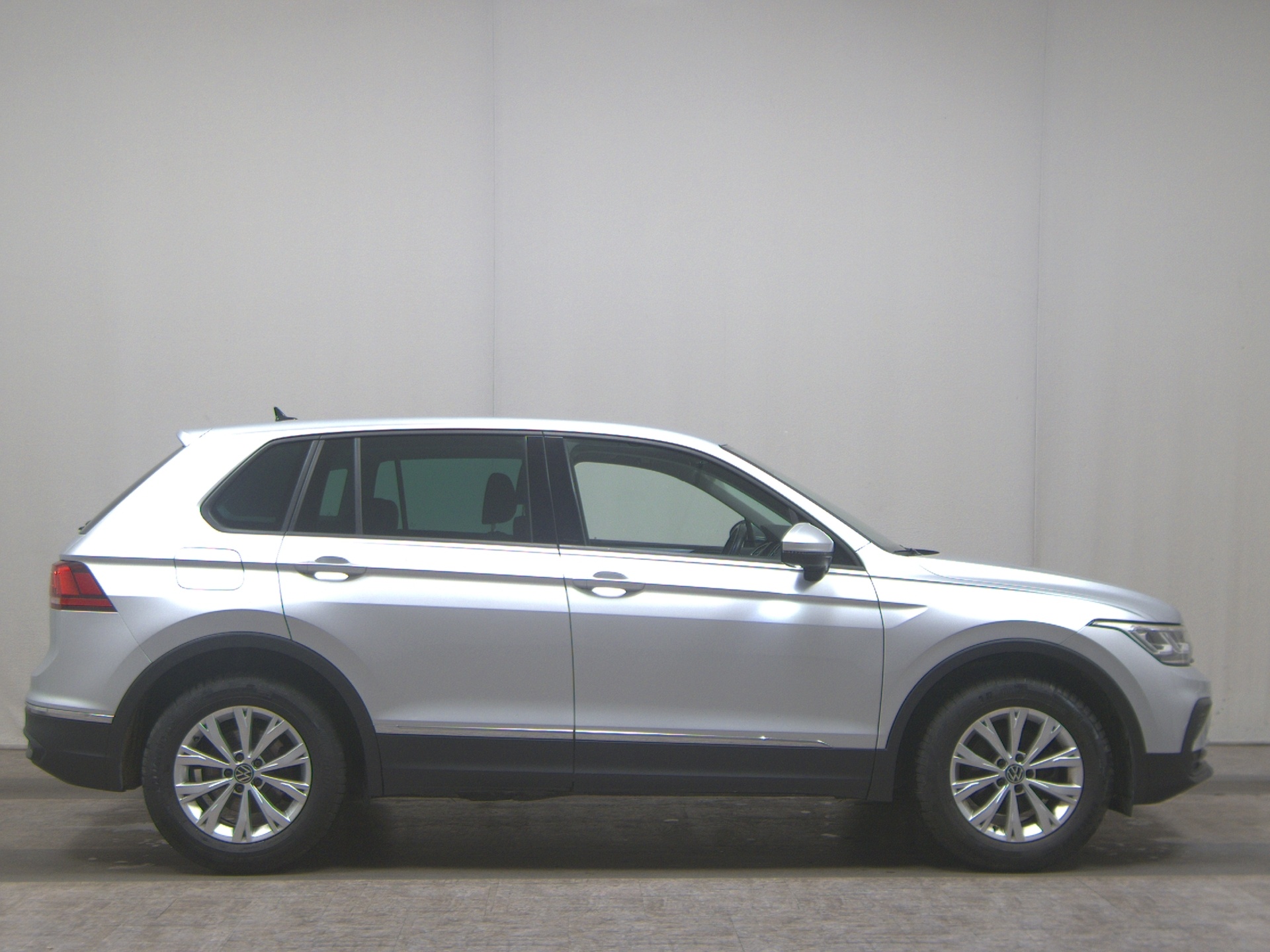 Volkswagen Tiguan 2.0 TDI Navi Matrix AHK ACC