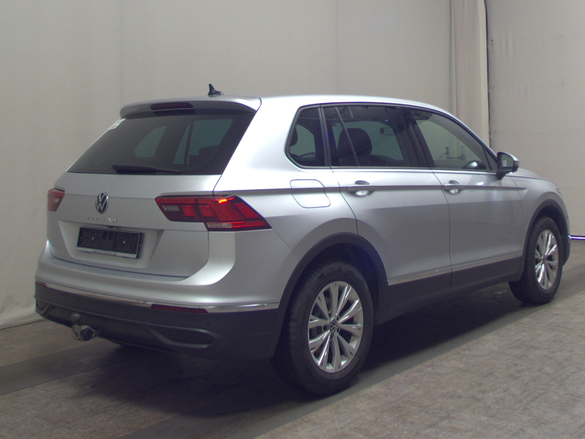 Volkswagen Tiguan 2.0 TDI Navi Matrix AHK ACC 4