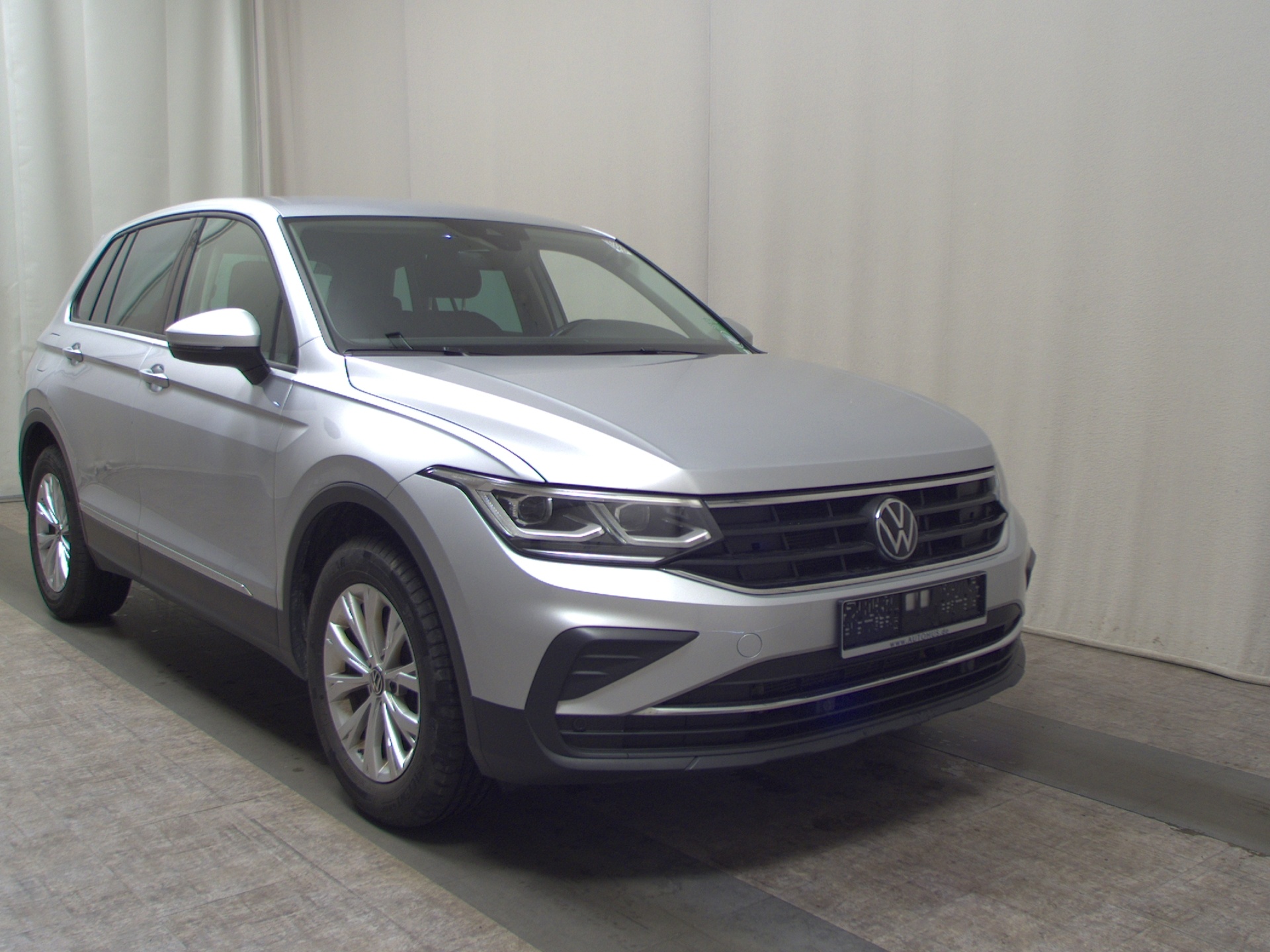 Volkswagen Tiguan 2.0 TDI Navi Matrix AHK ACC 3