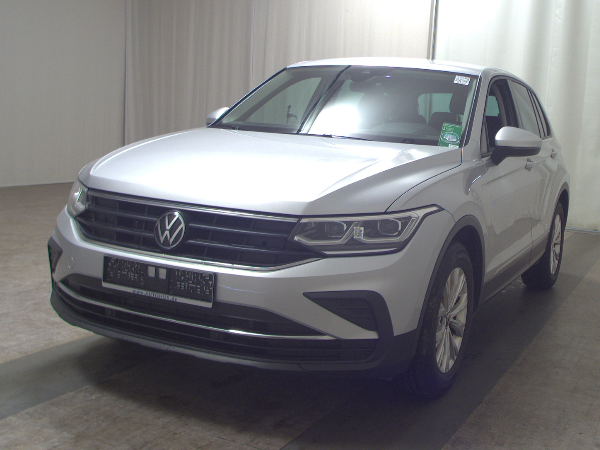 Volkswagen Tiguan 2.0 TDI Navi Matrix AHK ACC 2