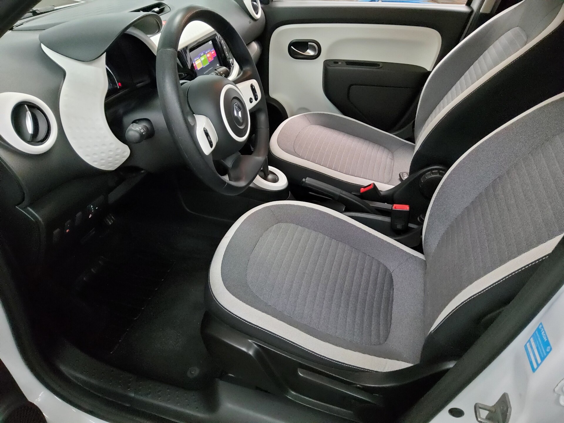 Renault Twingo Electric Equilibre DAB Bluetooth Klima 8