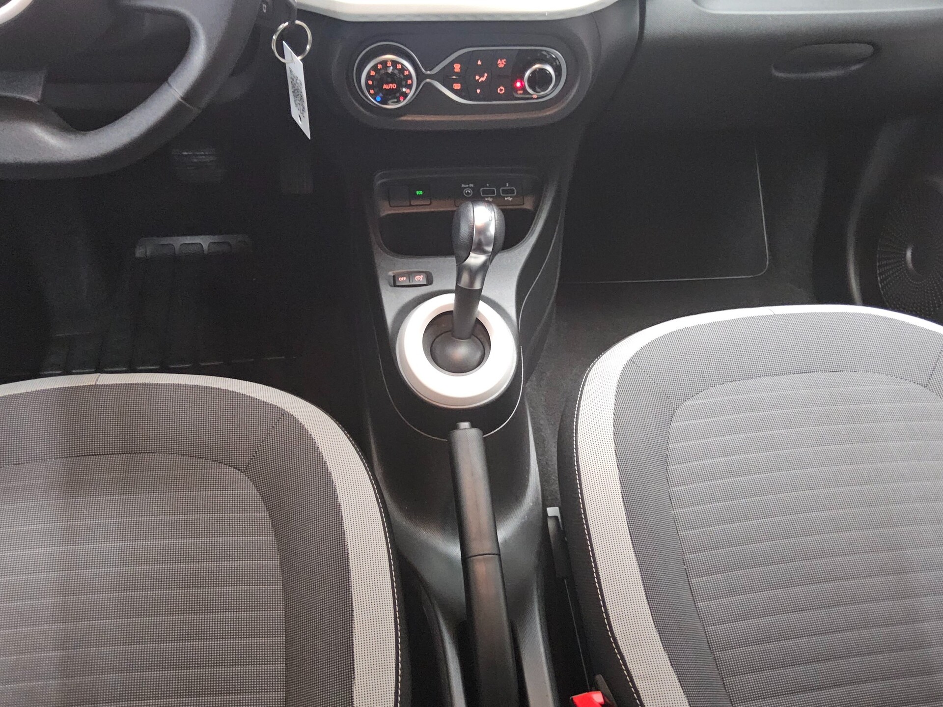 Renault Twingo Electric Equilibre DAB+ 6