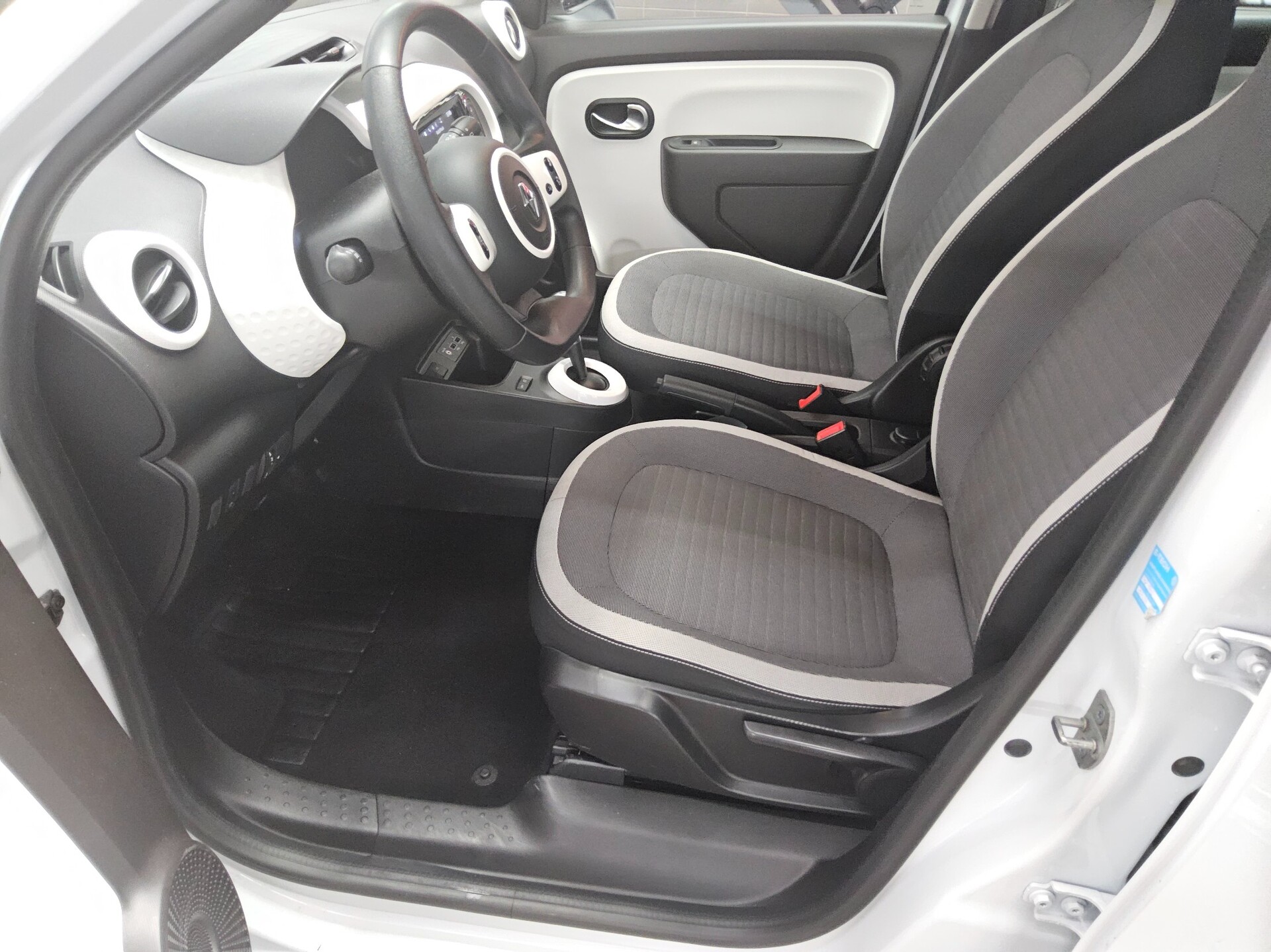 Renault Twingo Electric Equilibre DAB+ 8