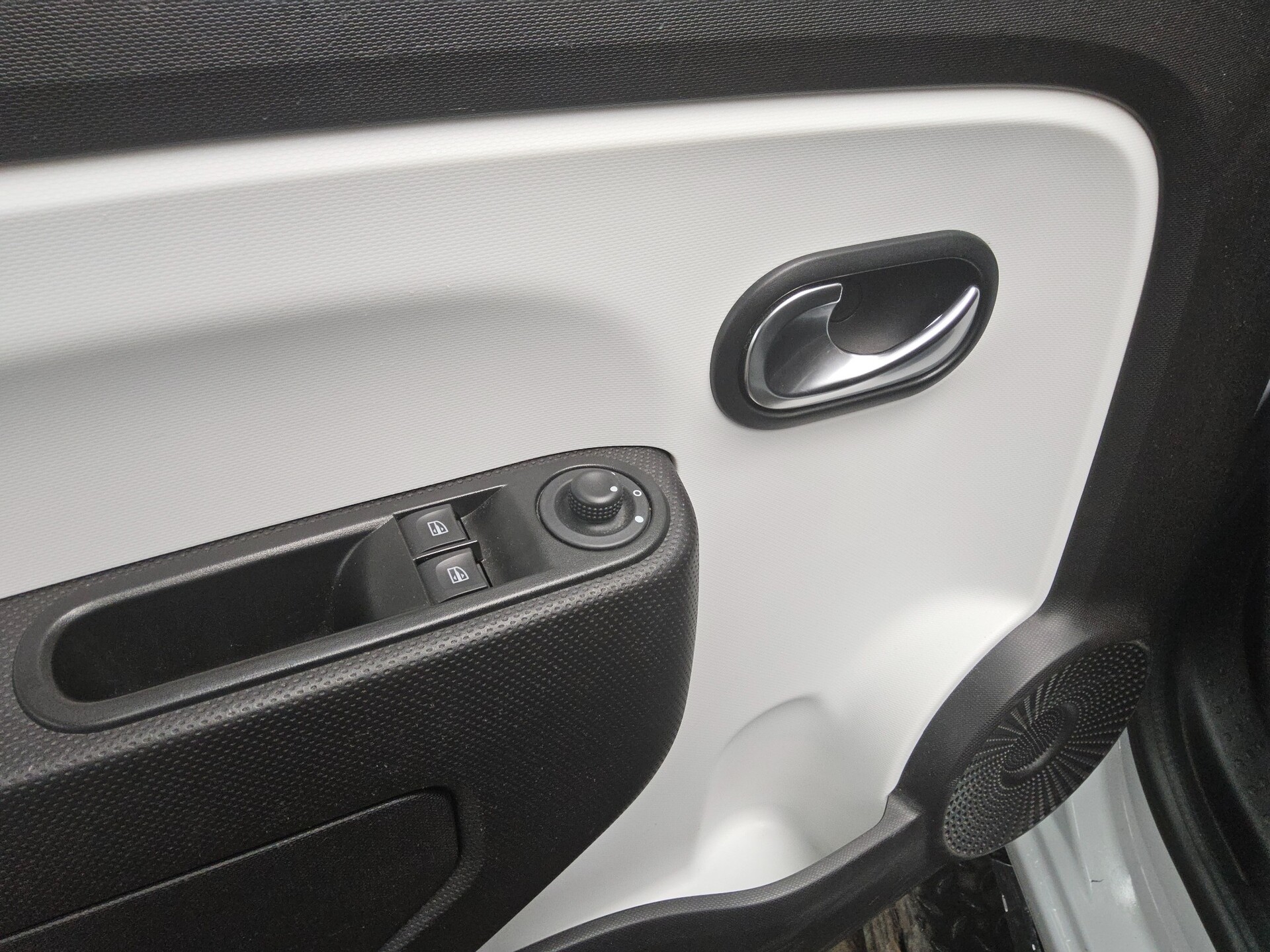 Renault Twingo Electric Equilibre DAB+ 9