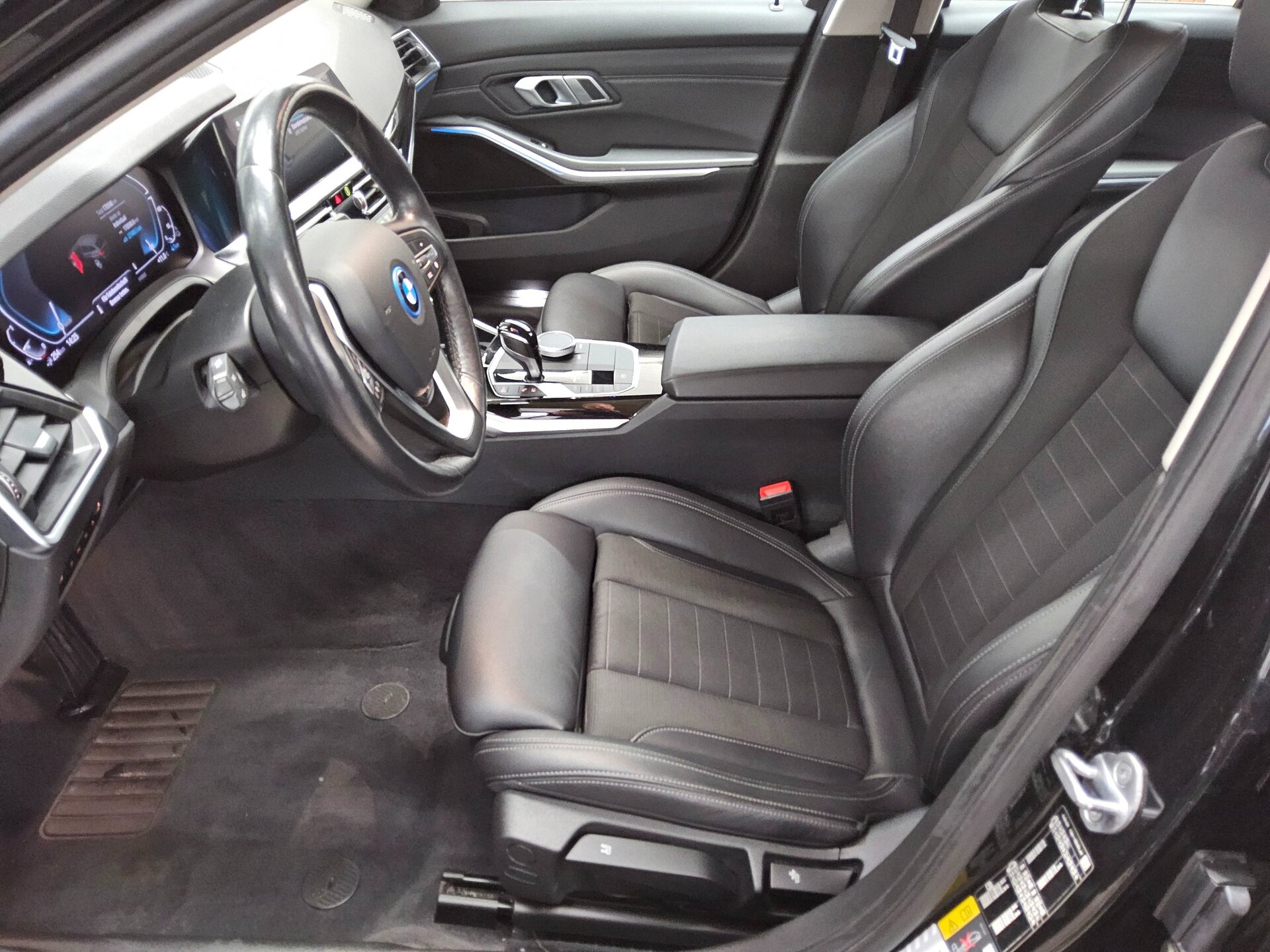 BMW 330e Touring Sport-Line Navi LC Prof. LED AHK 9