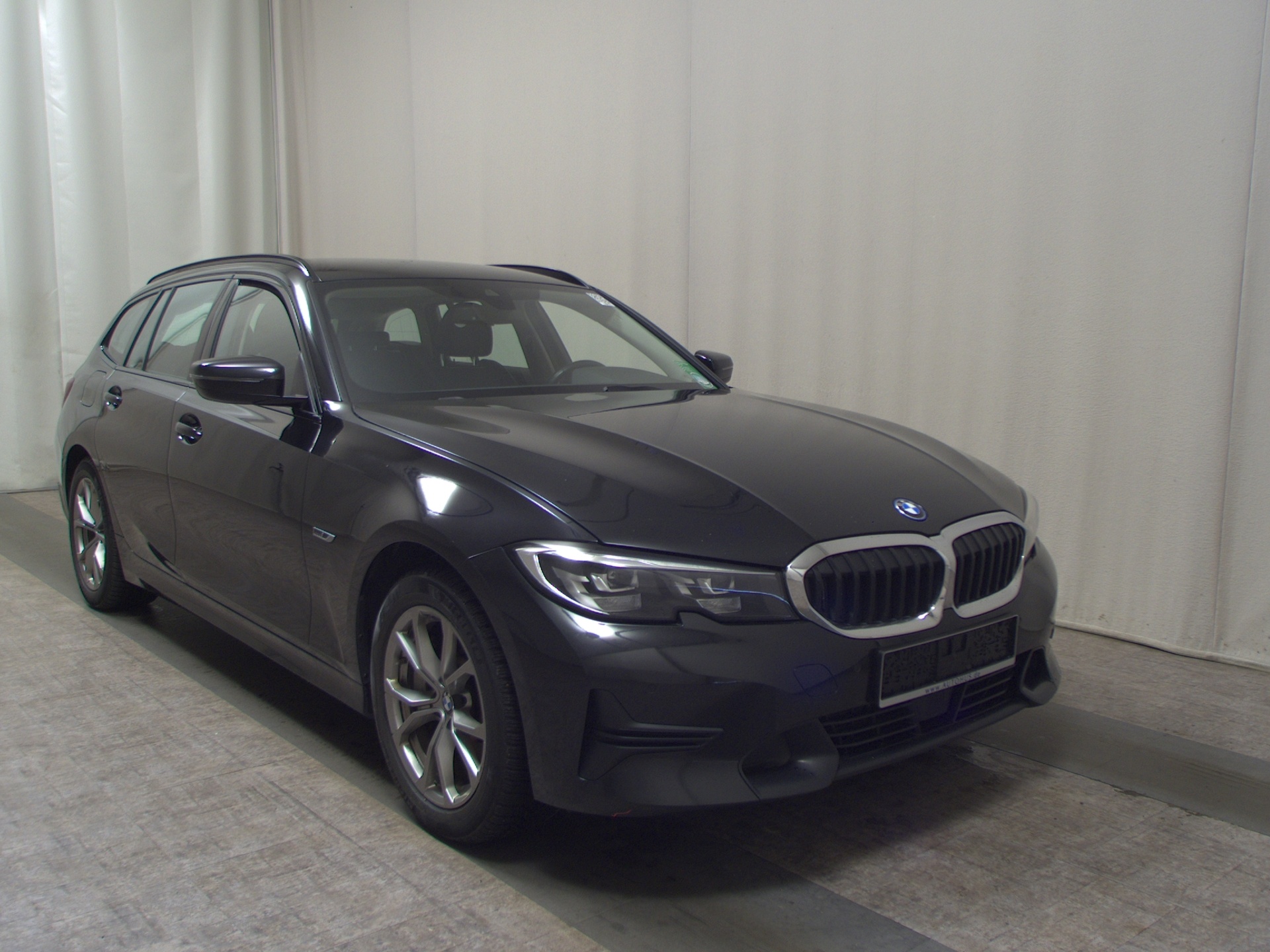 BMW 330e Touring Sport-Line Navi LC Prof. LED AHK 3