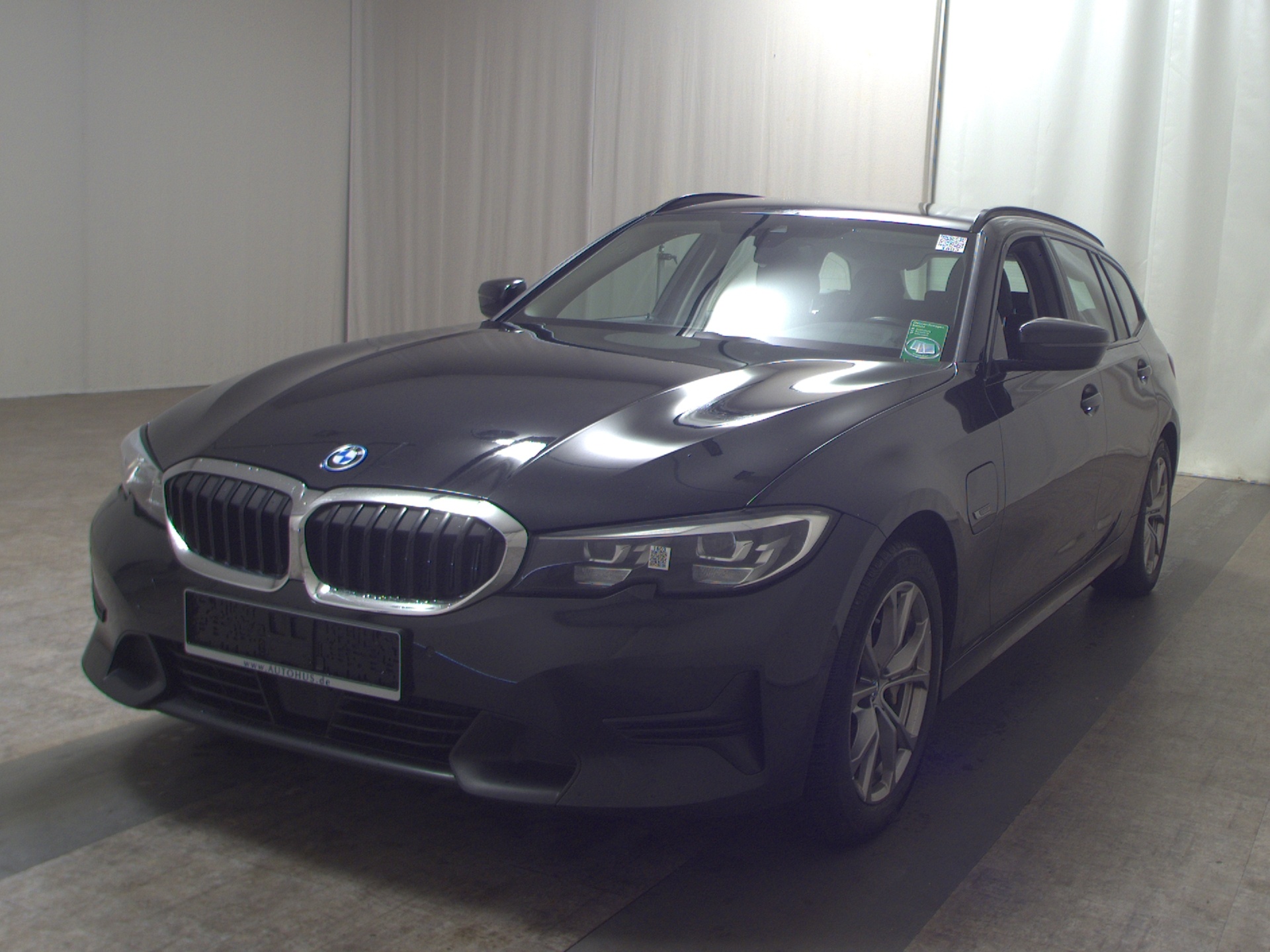 BMW 330e Touring Sport-Line Navi LC Prof. LED AHK 2