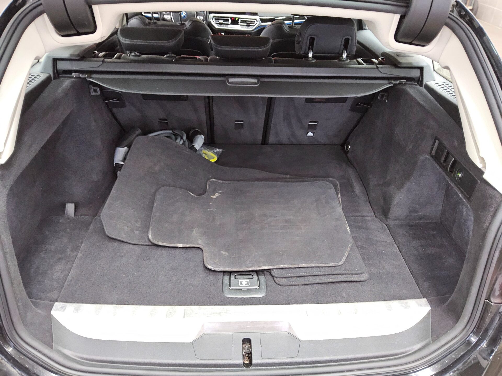 BMW 330e Touring Sport-Line Navi LC Prof. LED AHK 12