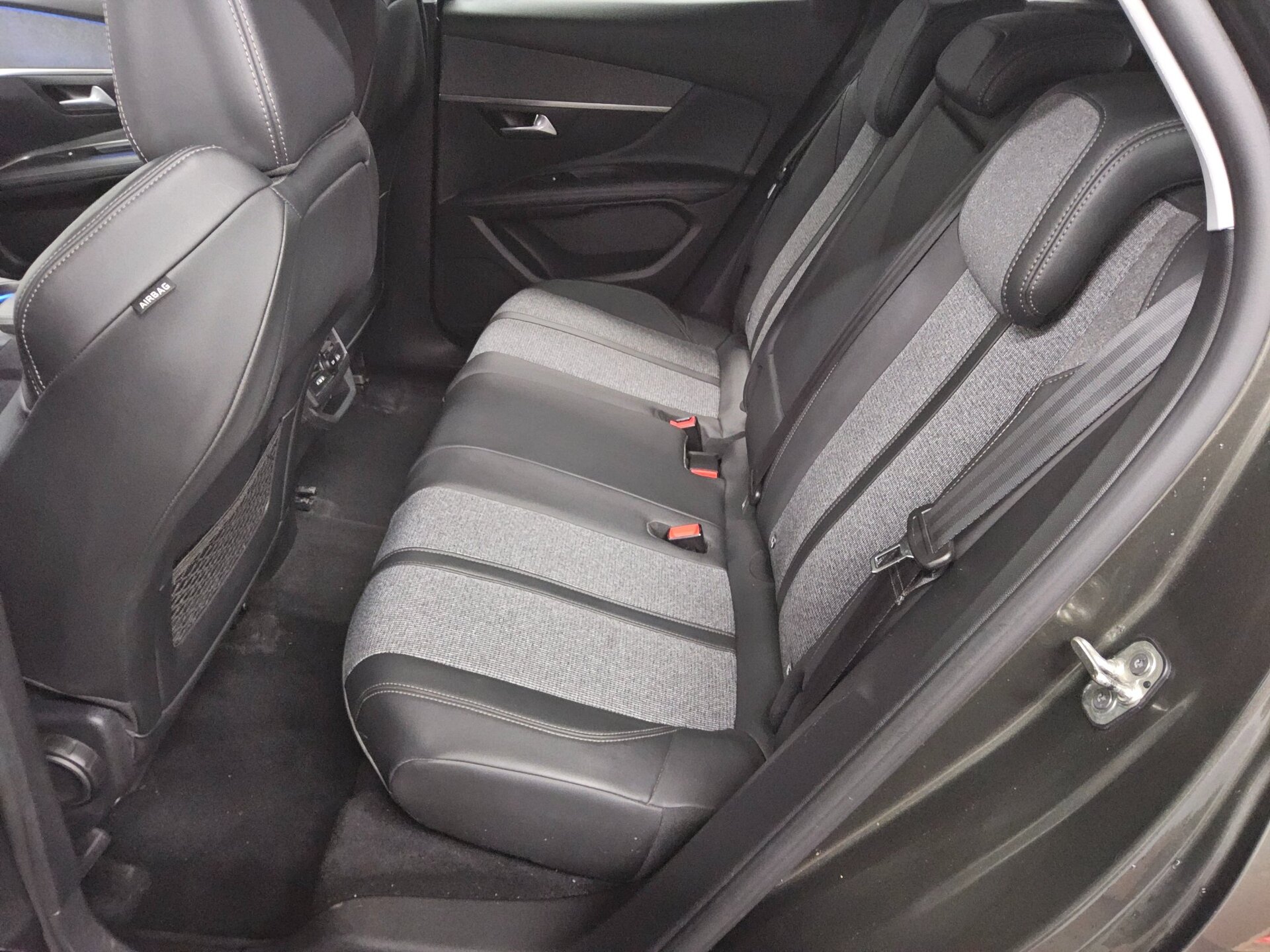 Peugeot 3008 1.5 BlueHDi 130 Allure Navi SHZ 13