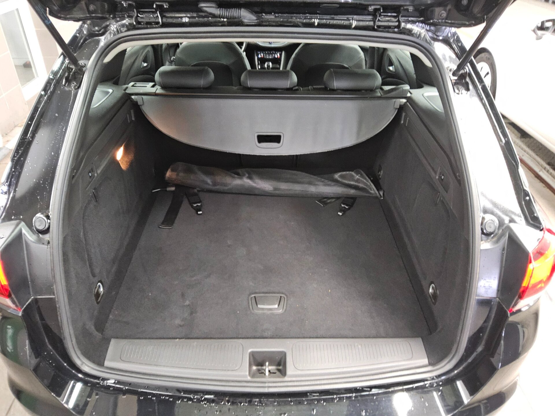 Opel Astra ST 1.2 Turbo Elegance Navi LED T-Leder AHK 11