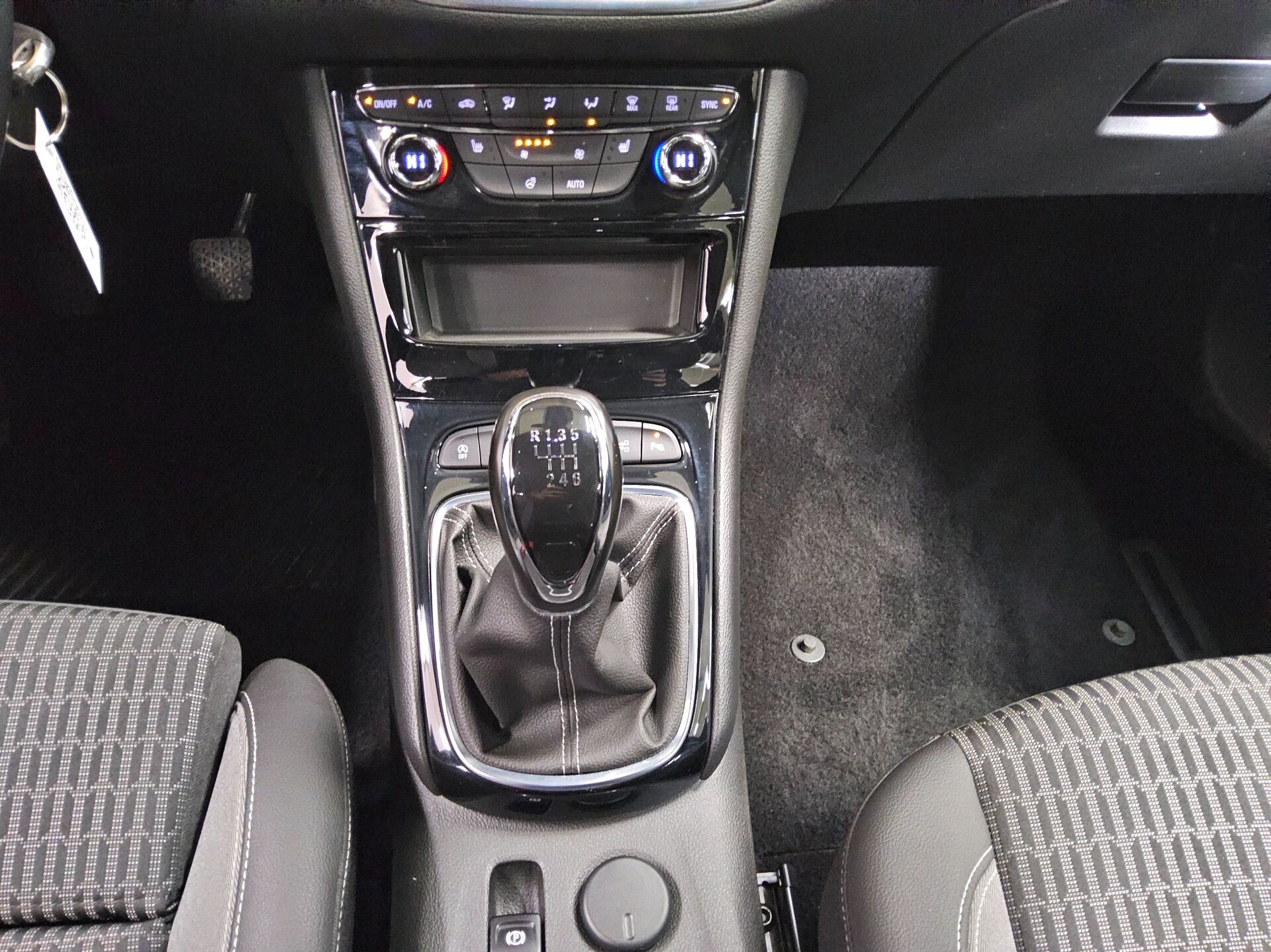 Opel Astra ST 1.2 Turbo Elegance Navi LED T-Leder AHK 6