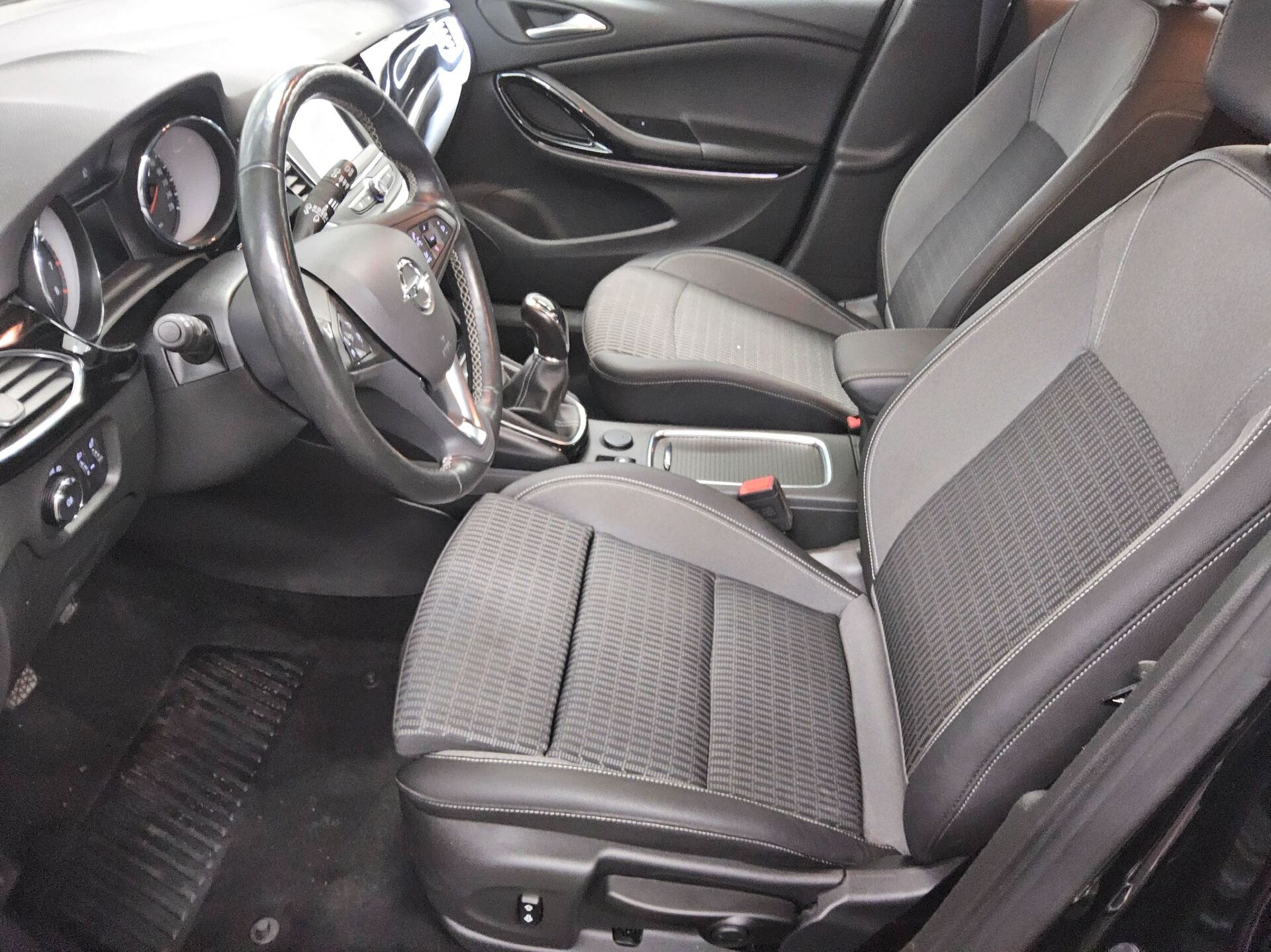 Opel Astra ST 1.2 Turbo Elegance Navi LED T-Leder AHK 8