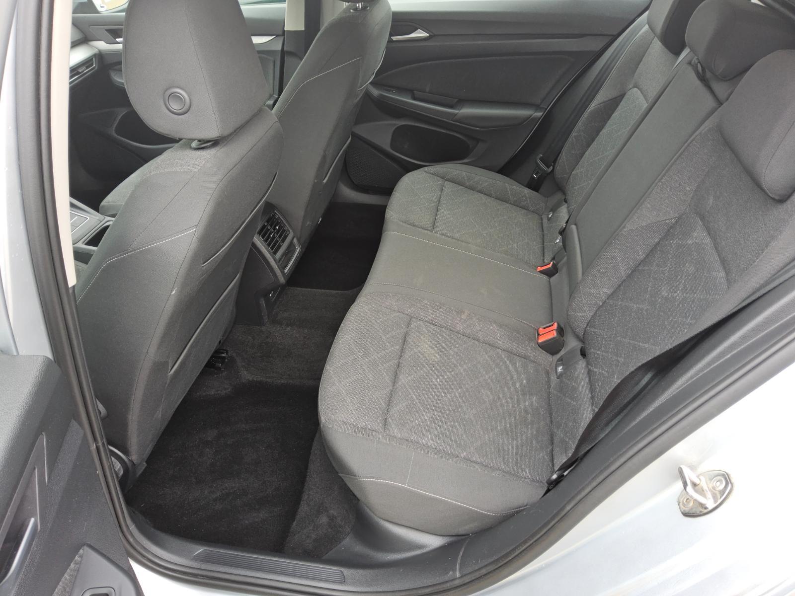 Volkswagen Golf-8 Var. 2.0 TDI Life Navi LED DC AHK PDC 13