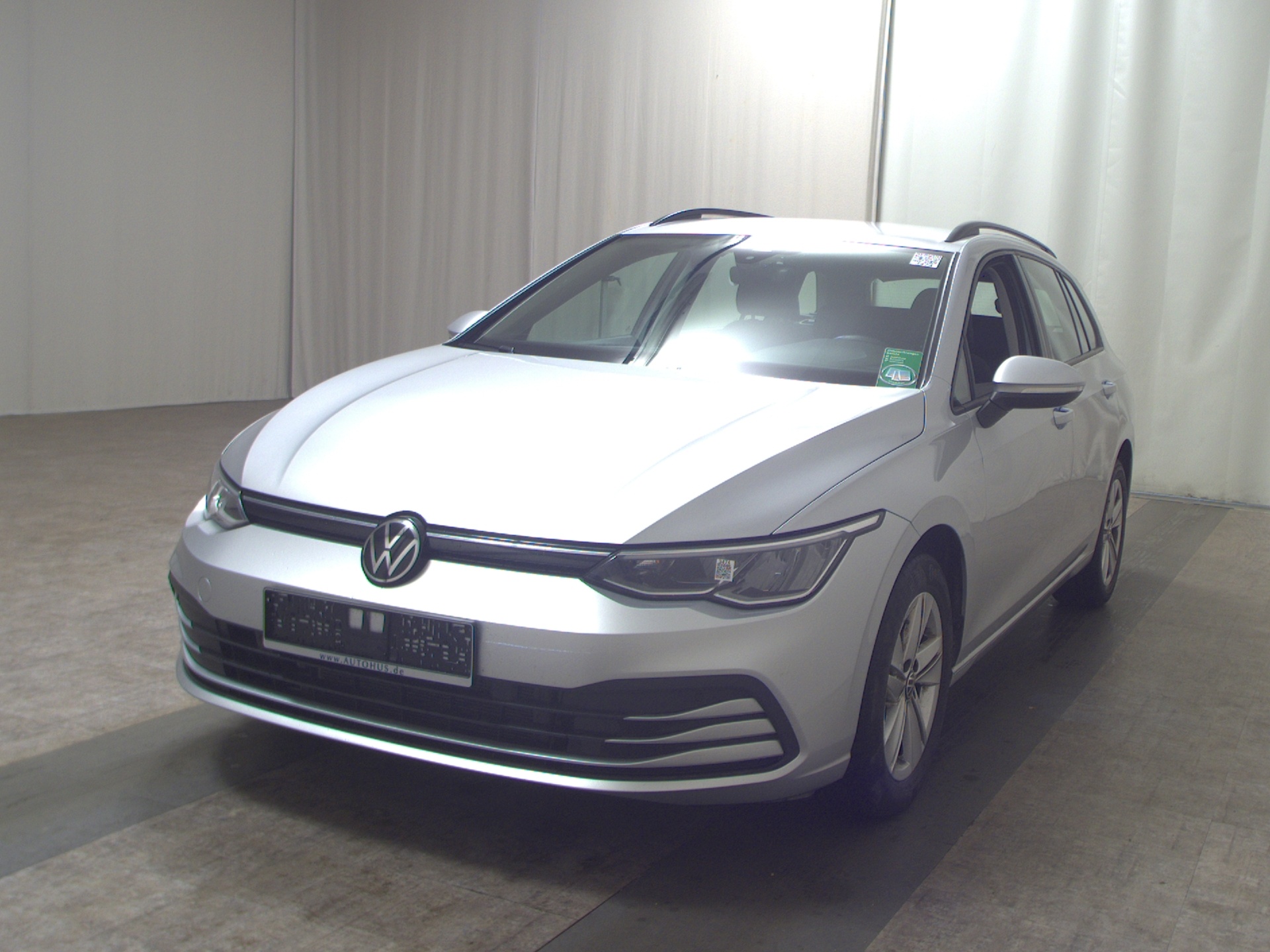 Volkswagen Golf-8 Var. 2.0 TDI Life Navi LED DC AHK PDC 2