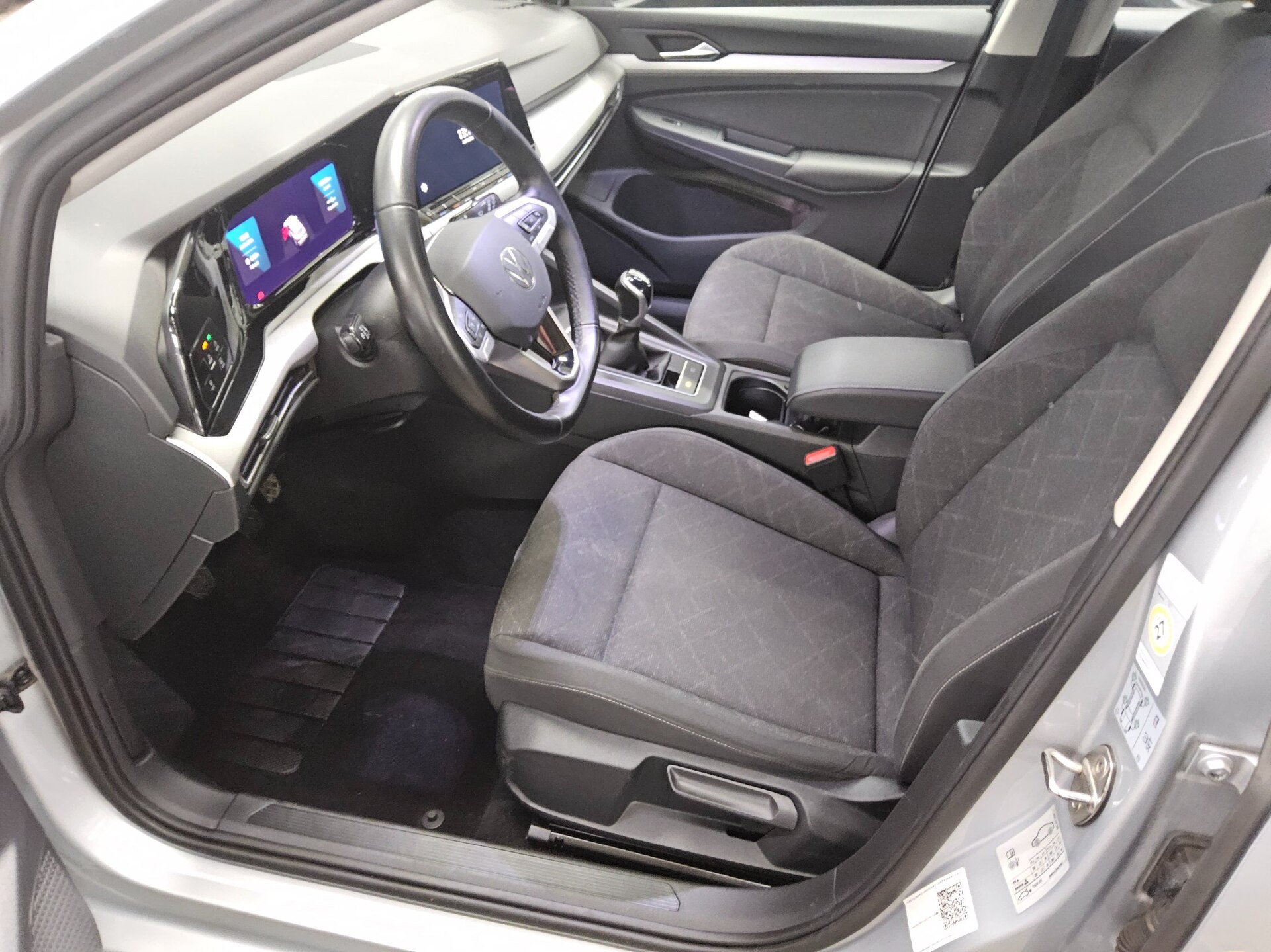 Volkswagen Golf-8 Var. 2.0 TDI Life Navi LED DC AHK PDC 9