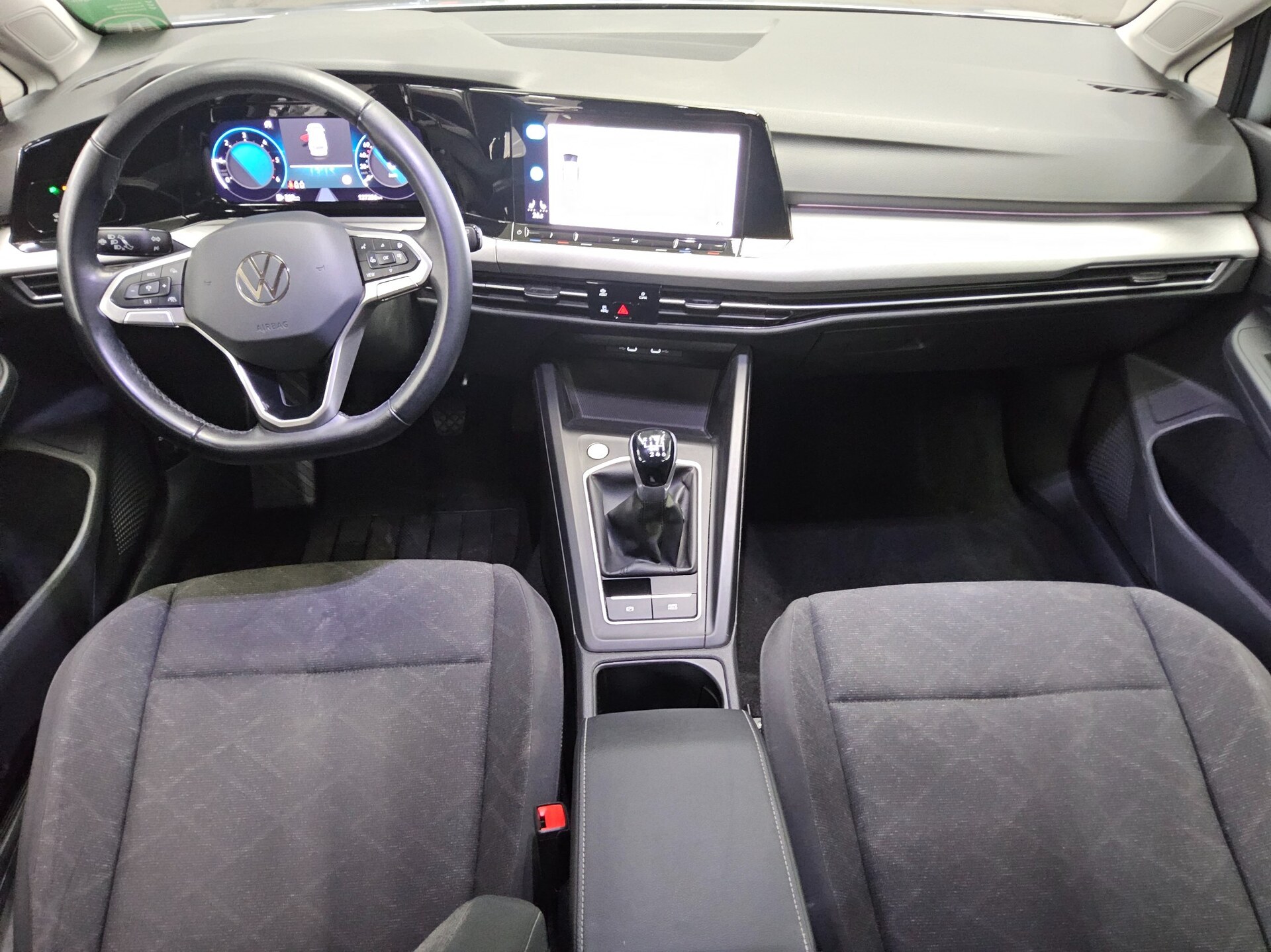 Volkswagen Golf-8 Var. 2.0 TDI Life Navi LED DC AHK PDC 5