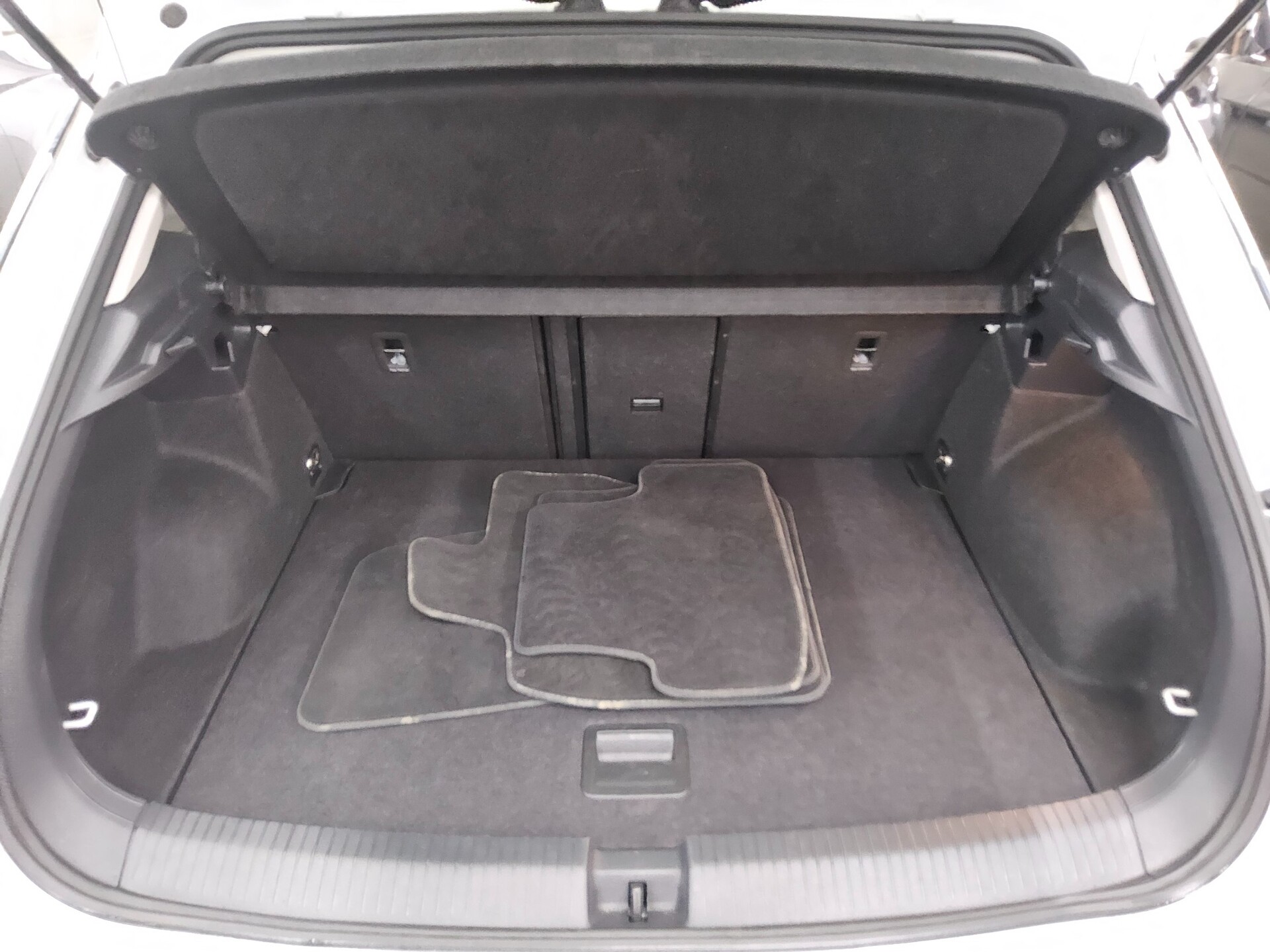 Volkswagen T-Roc 1.0 TSI Life PDC LED AID SHZ DAB+ 12