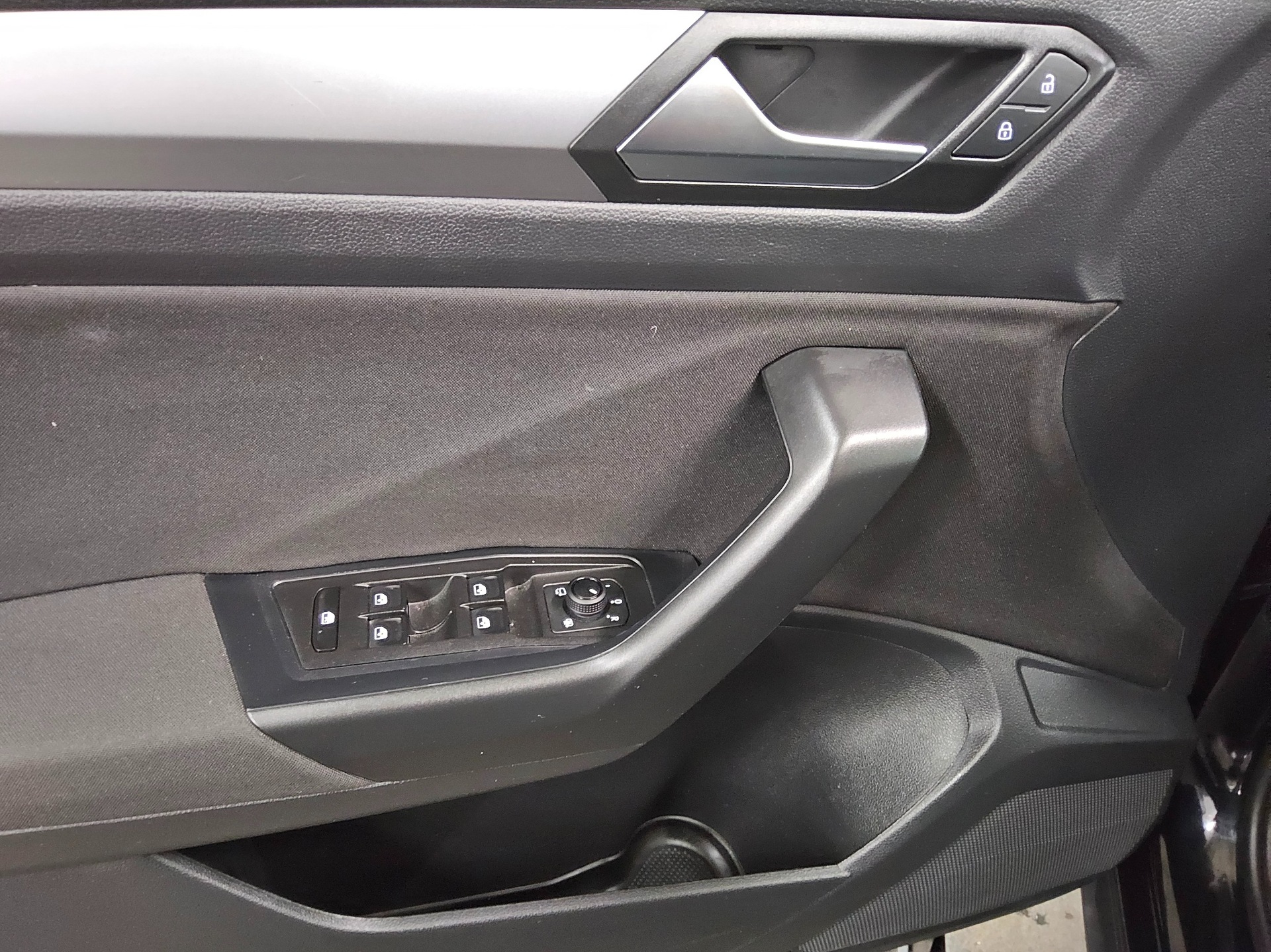 Volkswagen T-Roc 1.0 TSI Life AID PDC SHZ 10