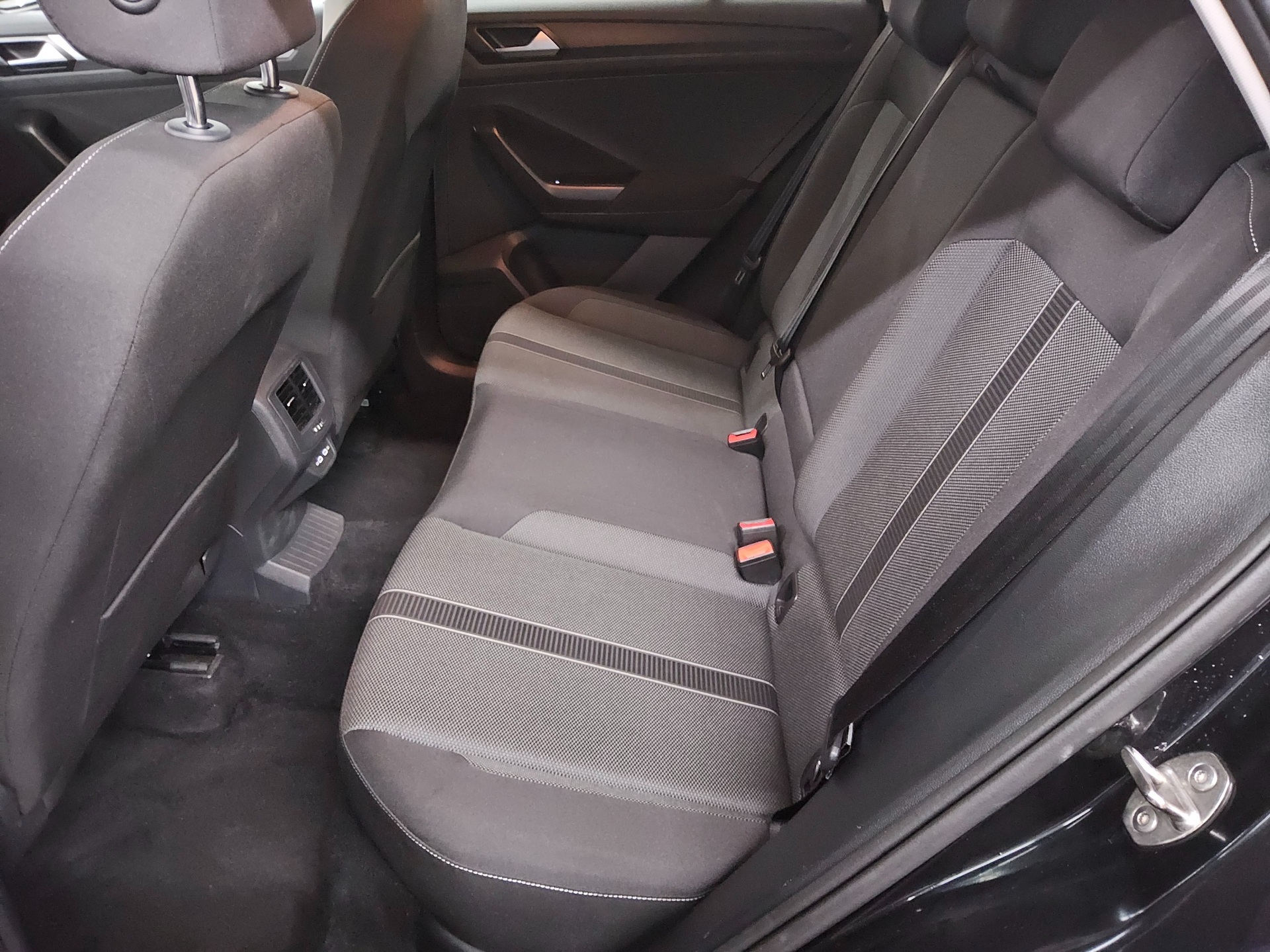 Volkswagen T-Roc 1.0 TSI Life AID PDC SHZ 13