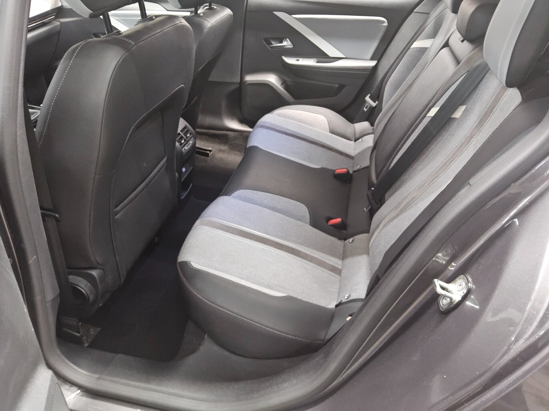 Opel Astra ST 1.5 D Elegance Navi LED Virtual RFK 13