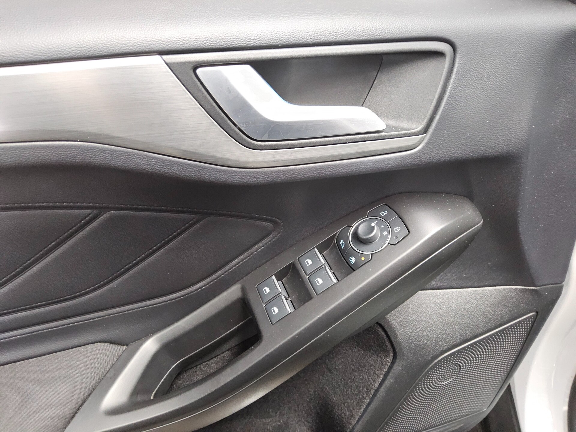 Ford Focus Turnier 1.5 EB Titanium X Navi LED RFK 10