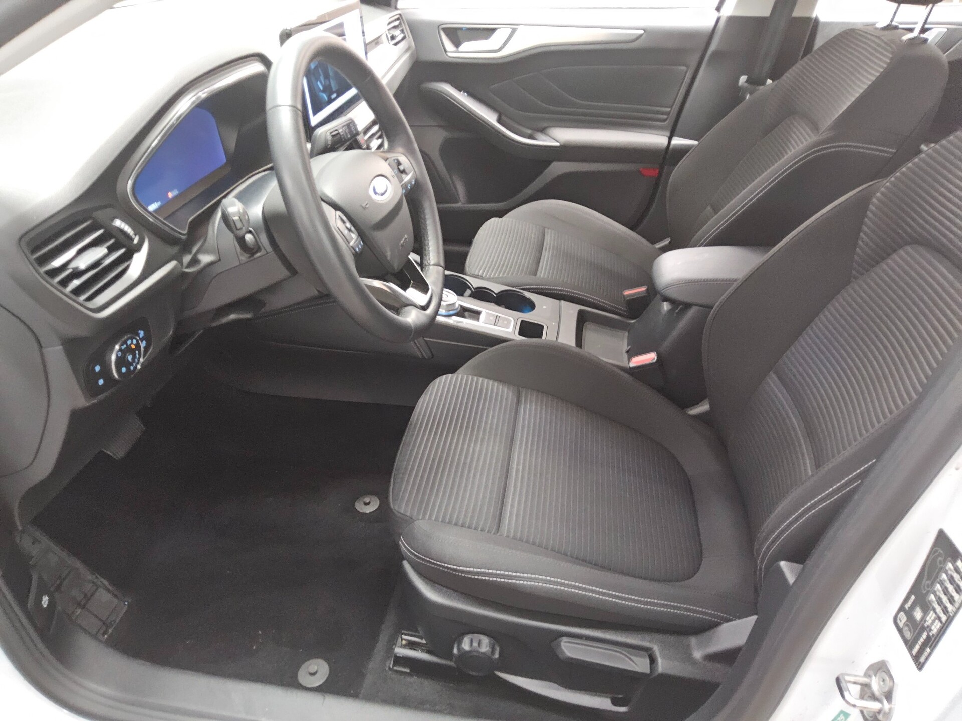 Ford Focus Turnier 1.5 EB Titanium X Navi LED RFK 9