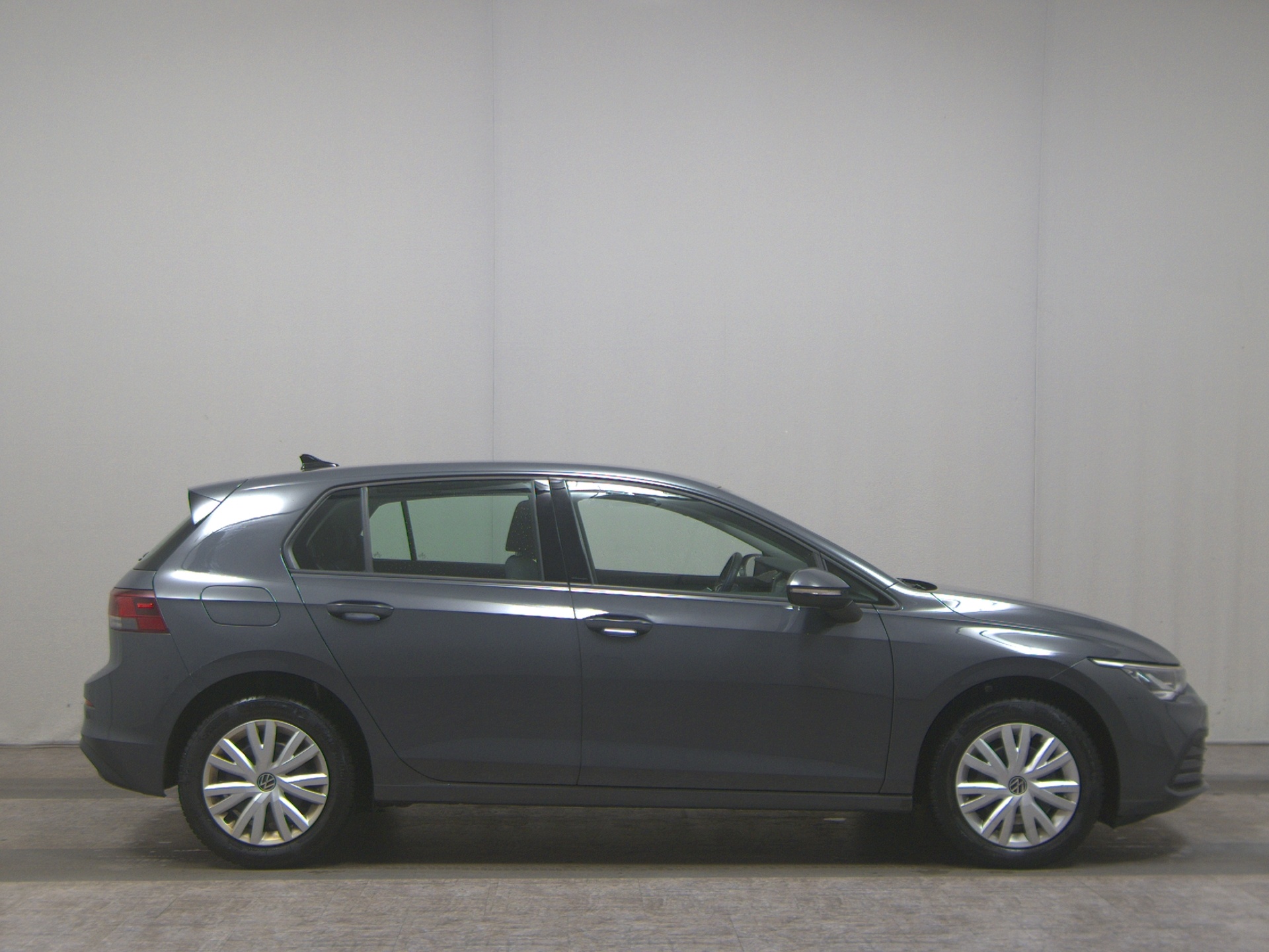 Volkswagen Golf-8 2.0 TDI Life Navi LED ACC PDC Shz