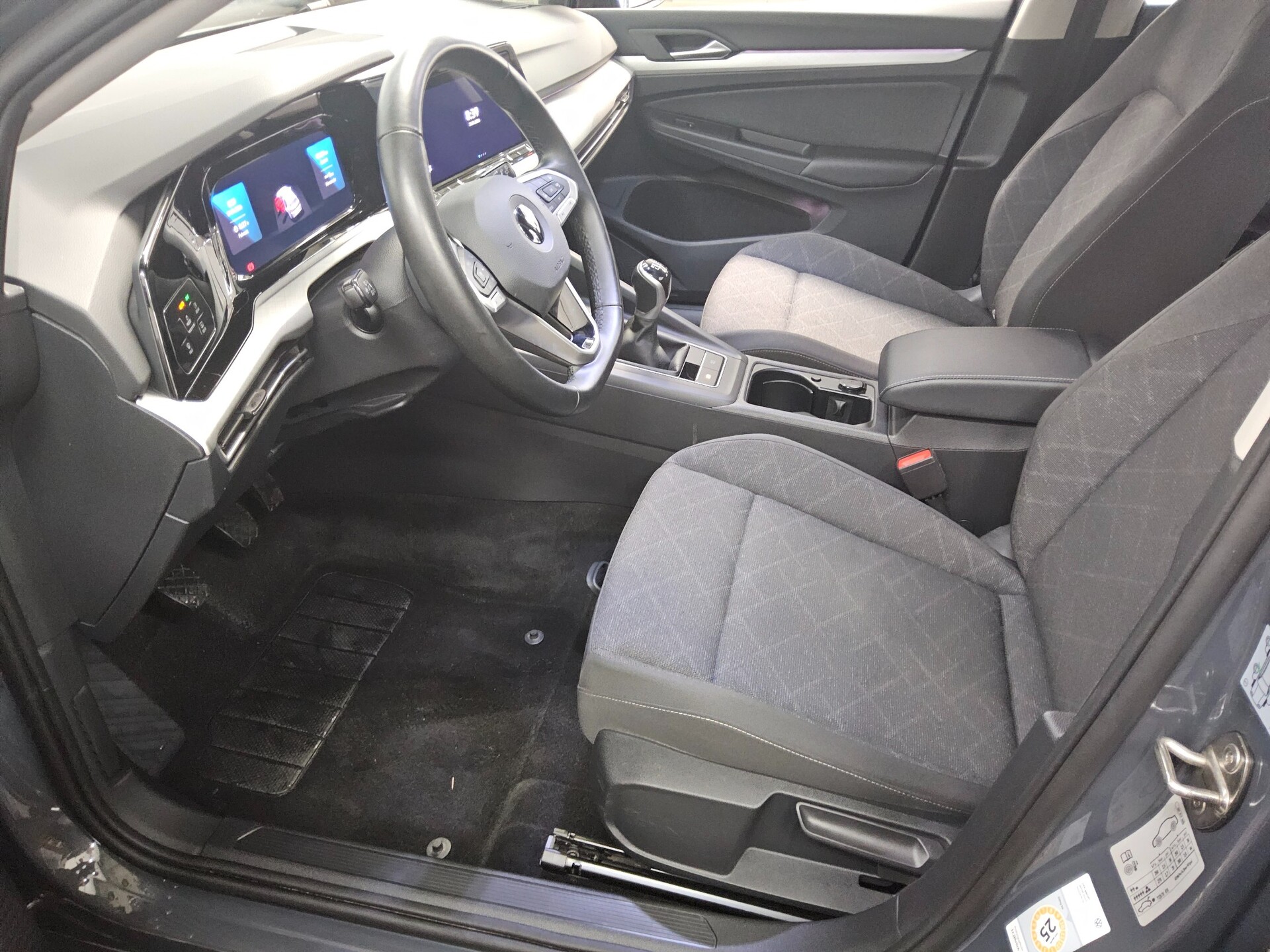 Volkswagen Golf-8 2.0 TDI Life Navi LED ACC PDC Shz 9