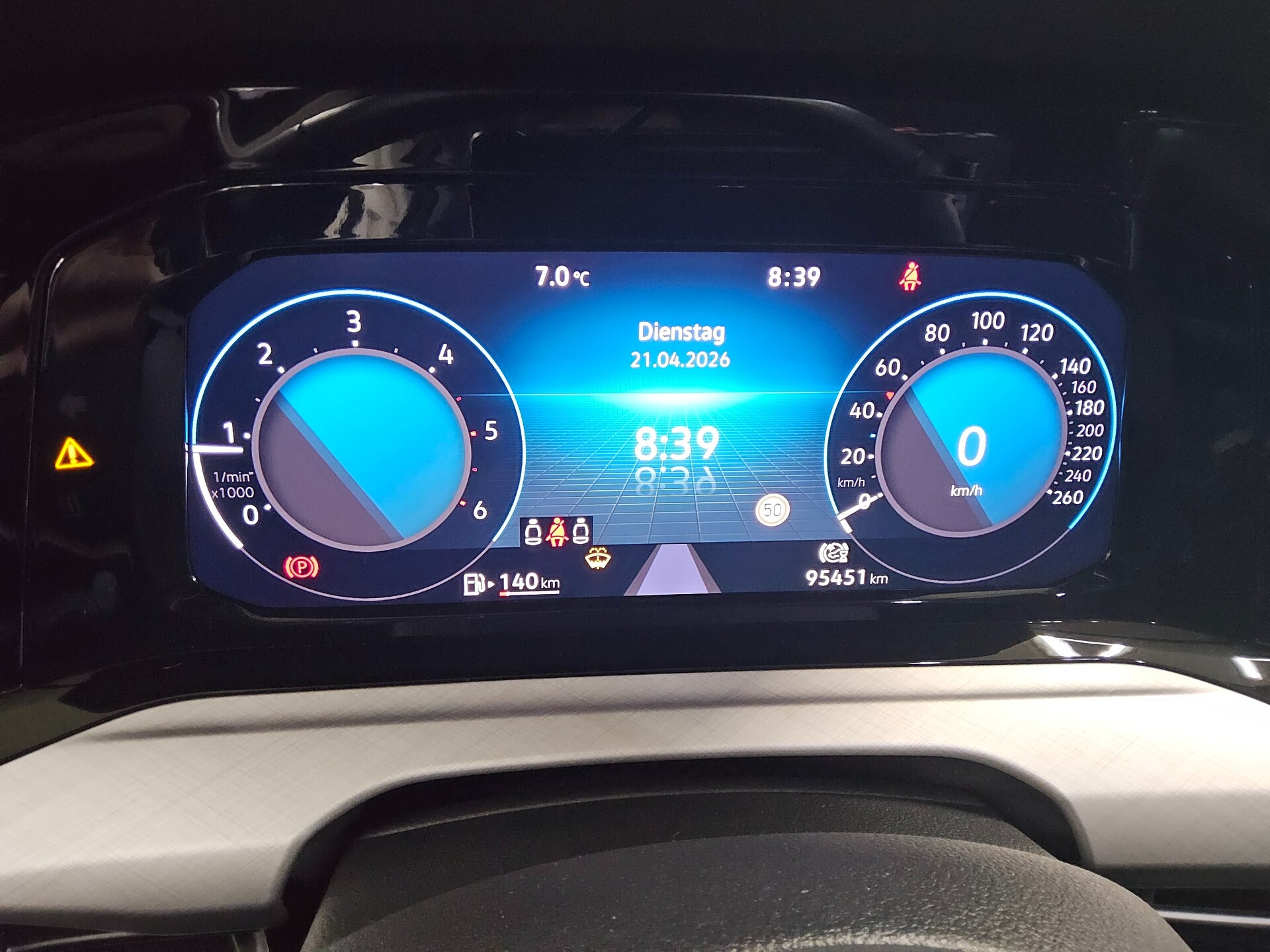 Volkswagen Golf-8 2.0 TDI Life Navi LED ACC PDC Shz 8