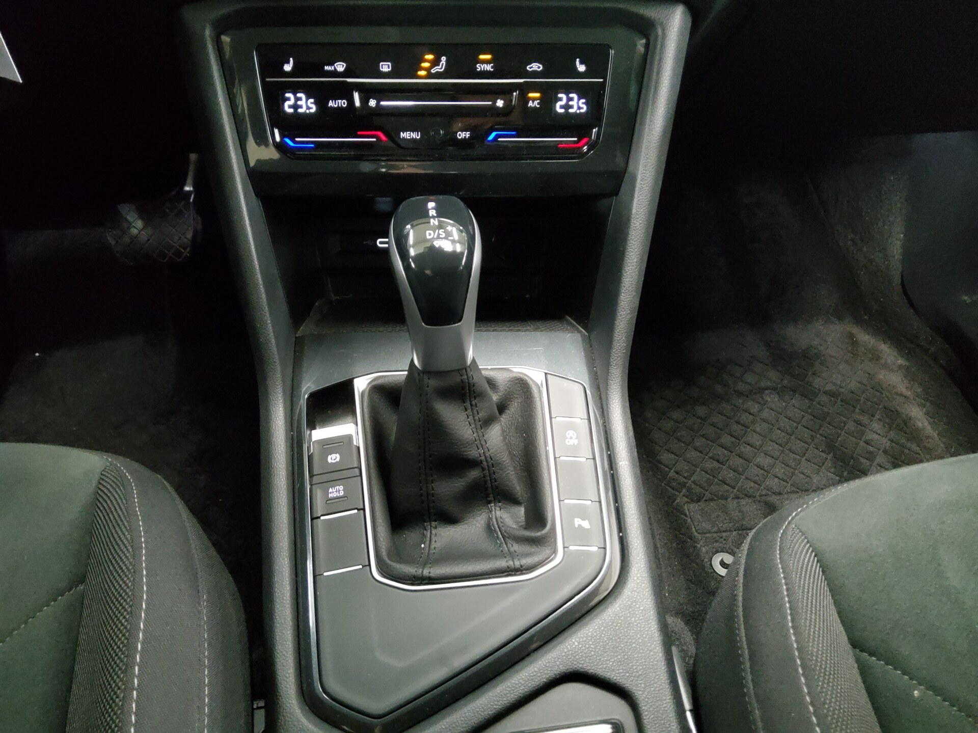 Volkswagen Tiguan 2.0 TDI Elegance Navi LED AID AHK ACC Shz 6