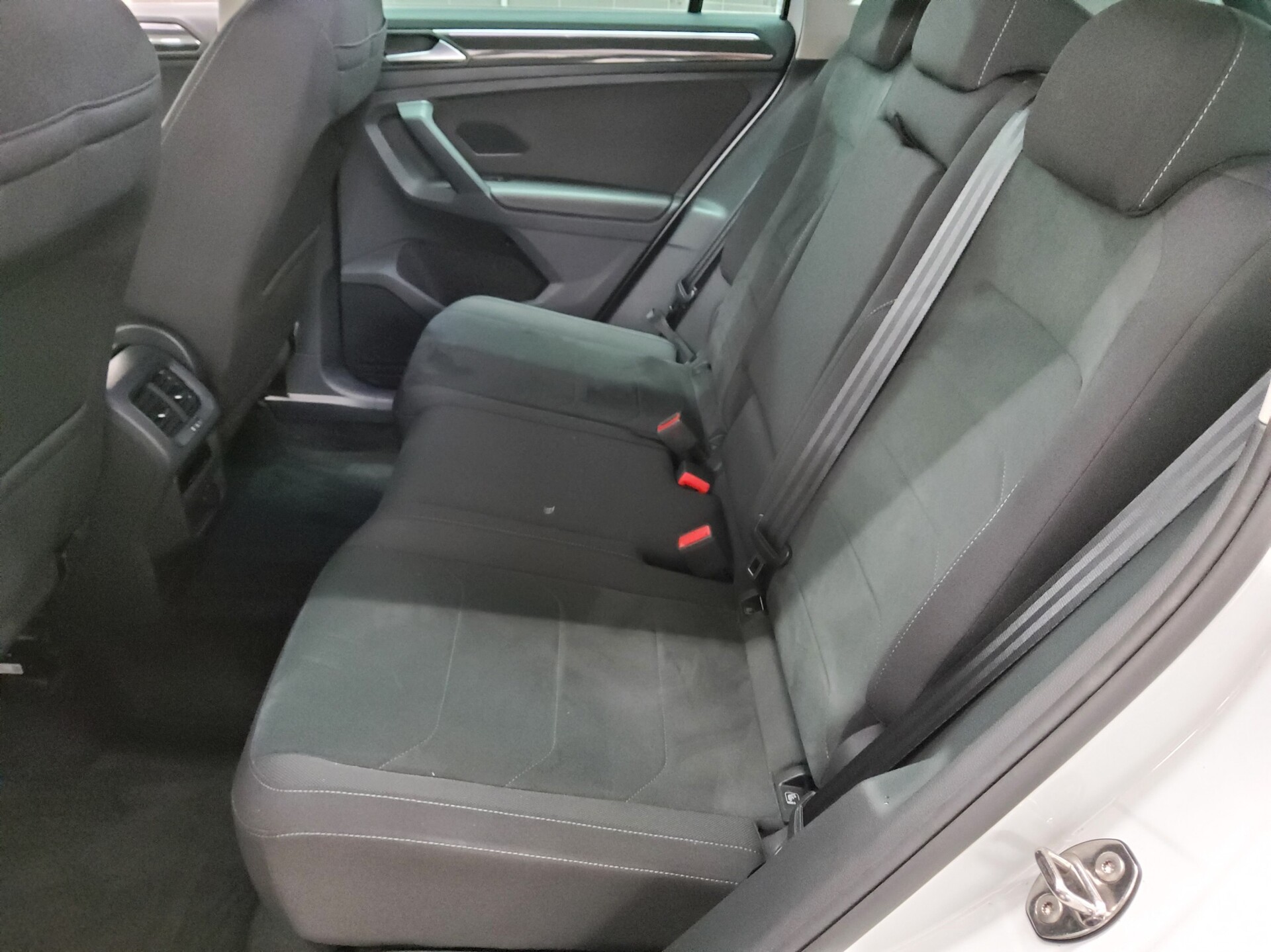 Volkswagen Tiguan 2.0 TDI Elegance Navi LED AID AHK ACC Shz 13