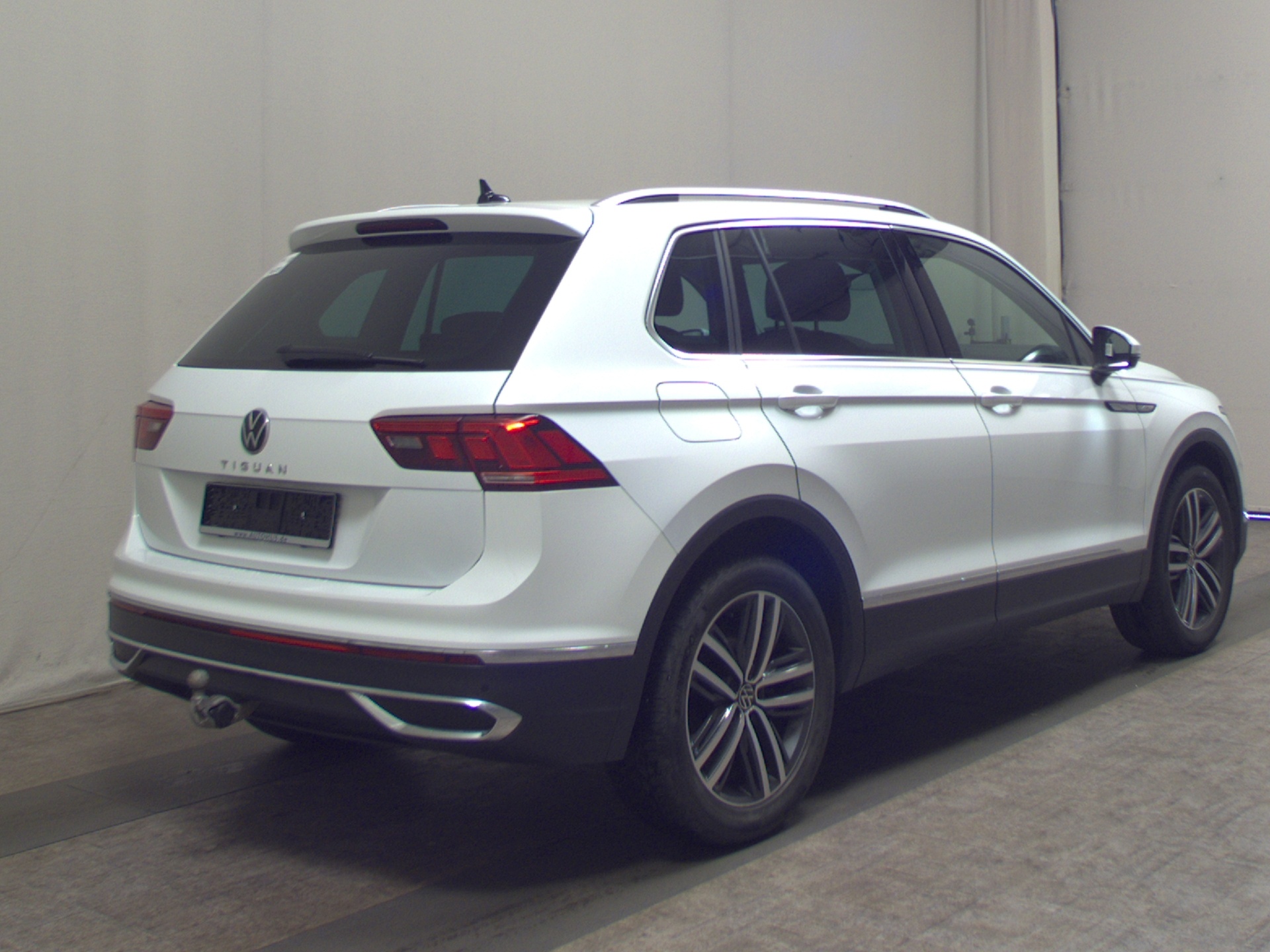 Volkswagen Tiguan 2.0 TDI Elegance Navi LED AID AHK ACC Shz 4
