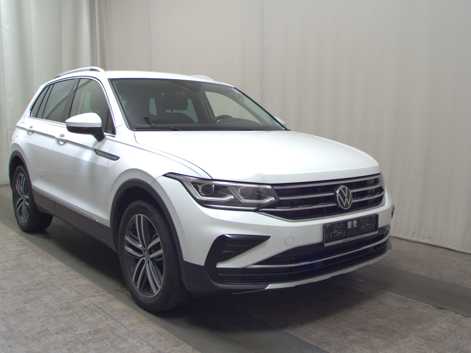 Volkswagen Tiguan 2.0 TDI Elegance Navi LED AID AHK ACC Shz 3