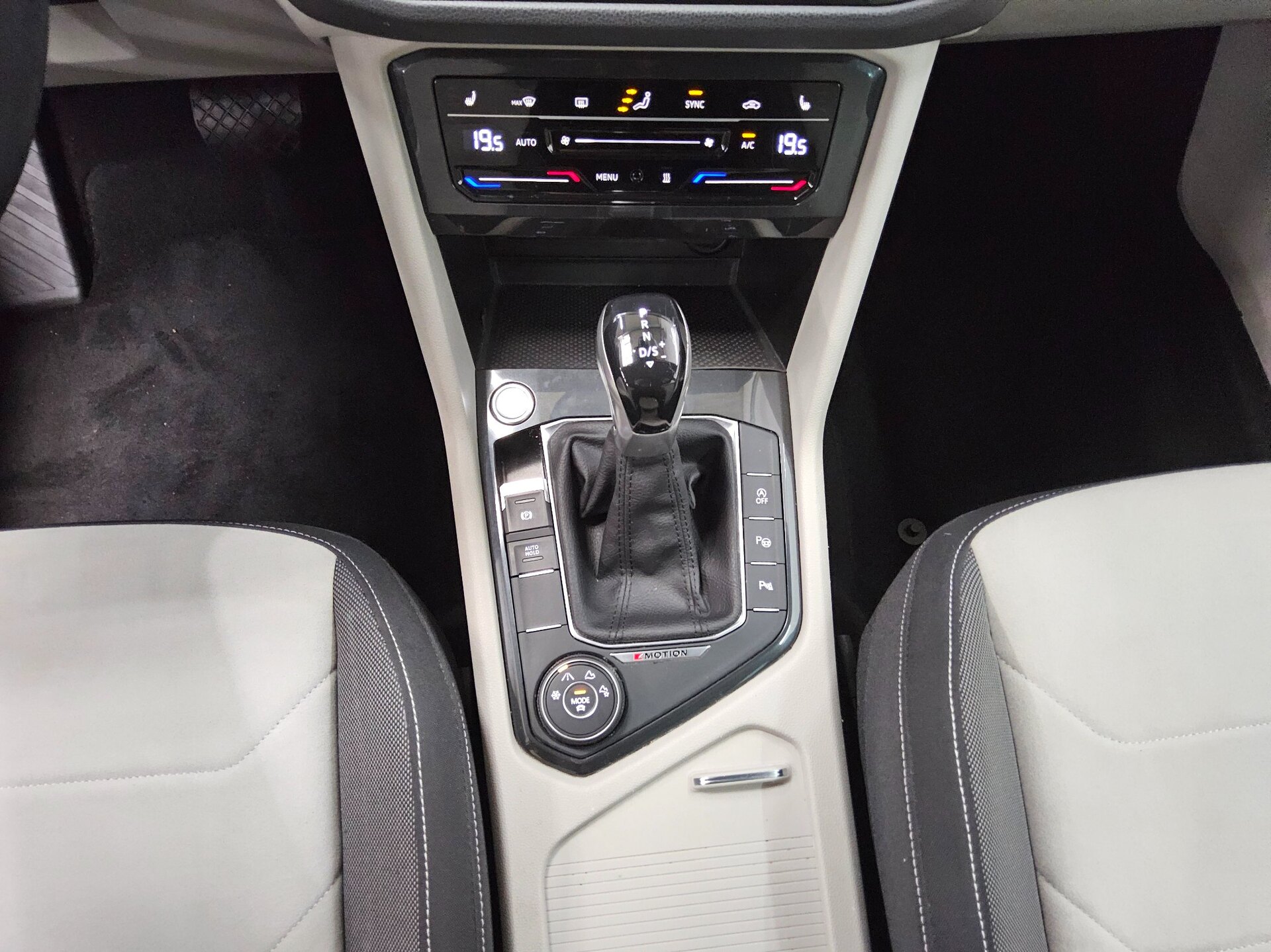 Volkswagen Tiguan 2.0 TDI 4M Elegance Navi IQ.Light AID RfK 6