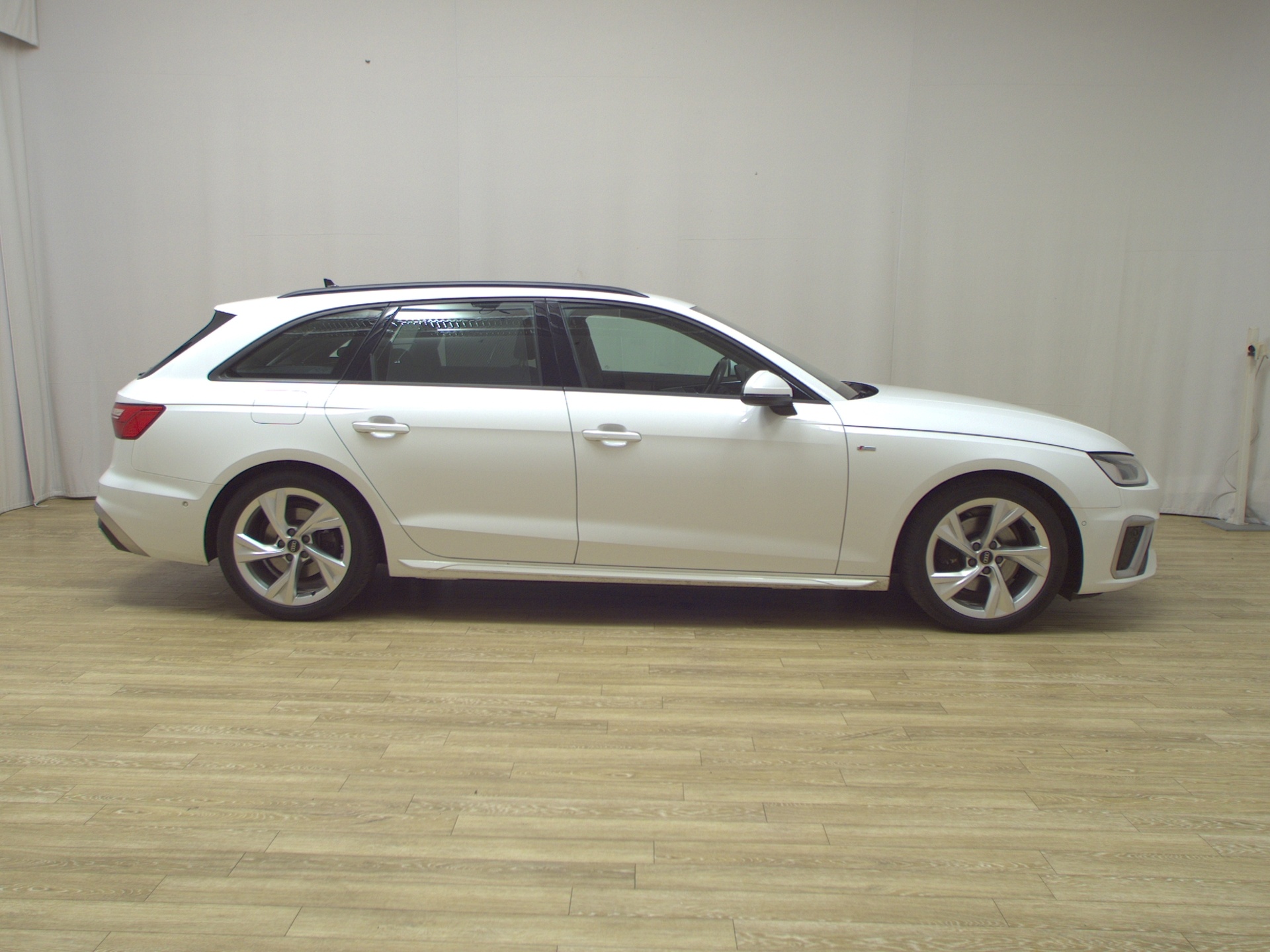 Audi A4 Avant 35 TFSI S-Line Navi LED RfK Tempomat