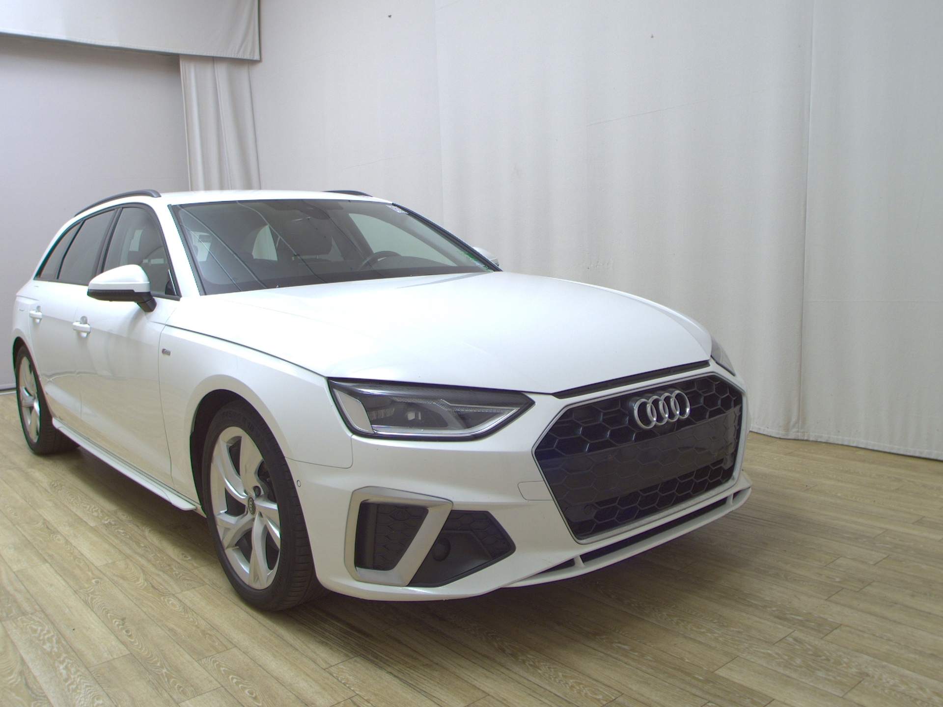 Audi A4 Avant 35 TFSI S-Line Navi LED RfK Tempomat 3