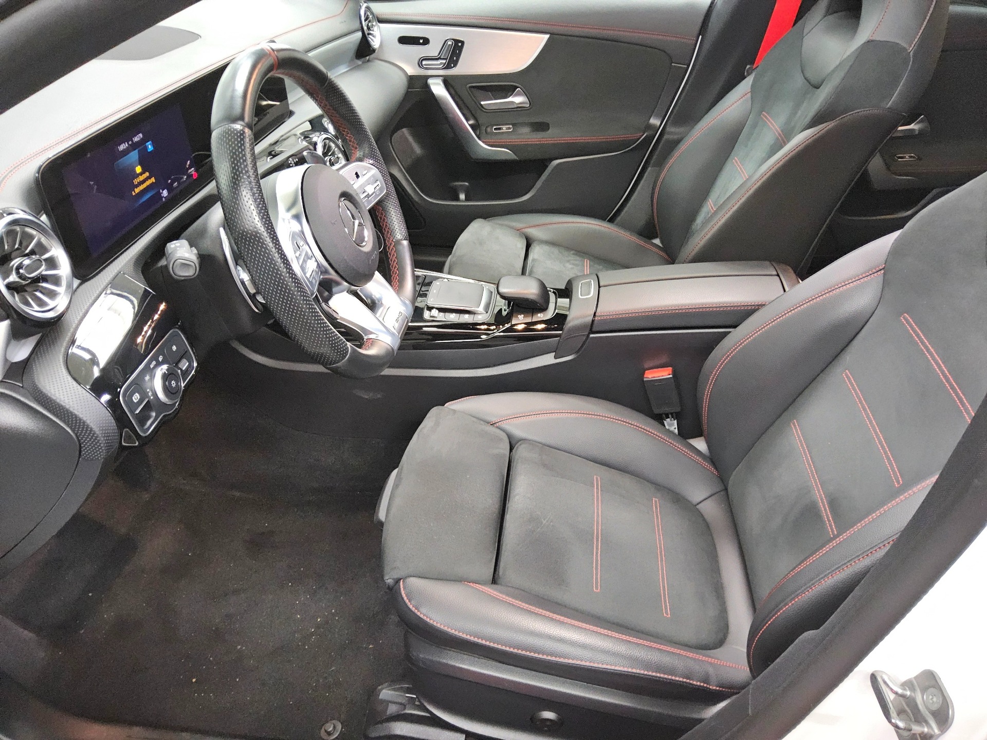 Mercedes-Benz CLA 35 AMG SB 4M Night Navi MB-LED Pano Sound 9