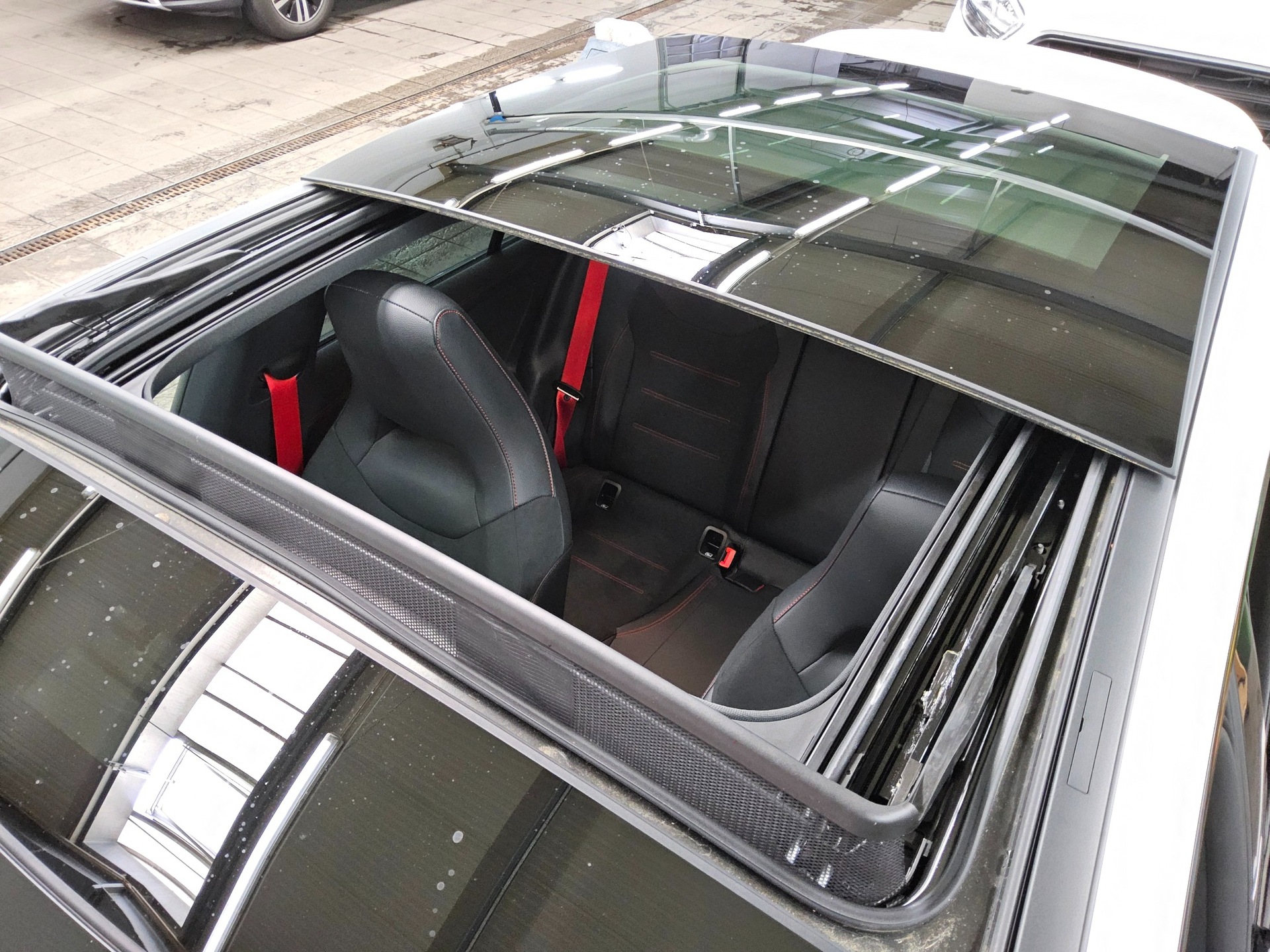 Mercedes-Benz CLA 35 AMG SB 4M Night Navi MB-LED Pano Sound 12