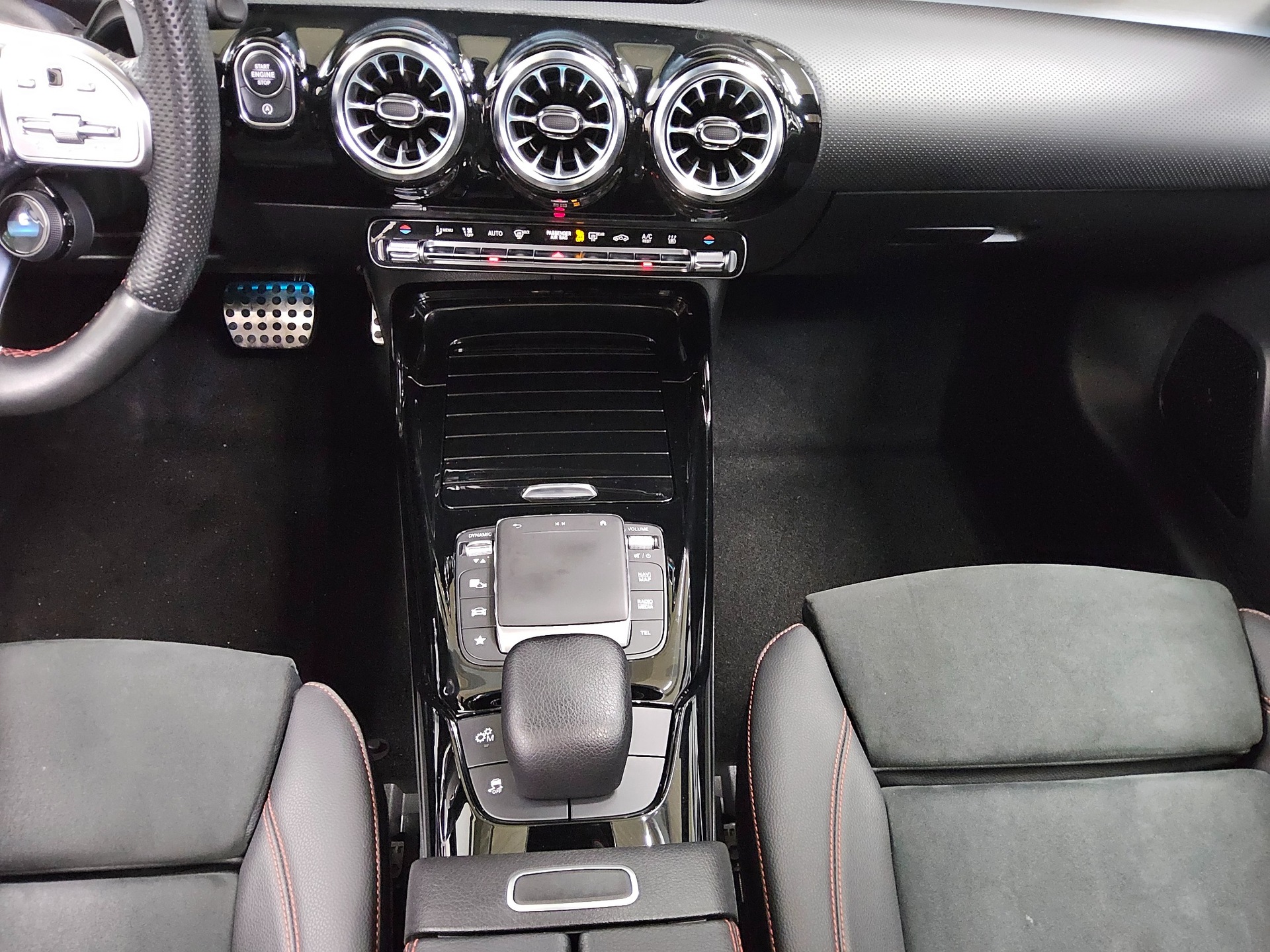 Mercedes-Benz CLA 35 AMG SB 4M Night Navi MB-LED Pano Sound 6