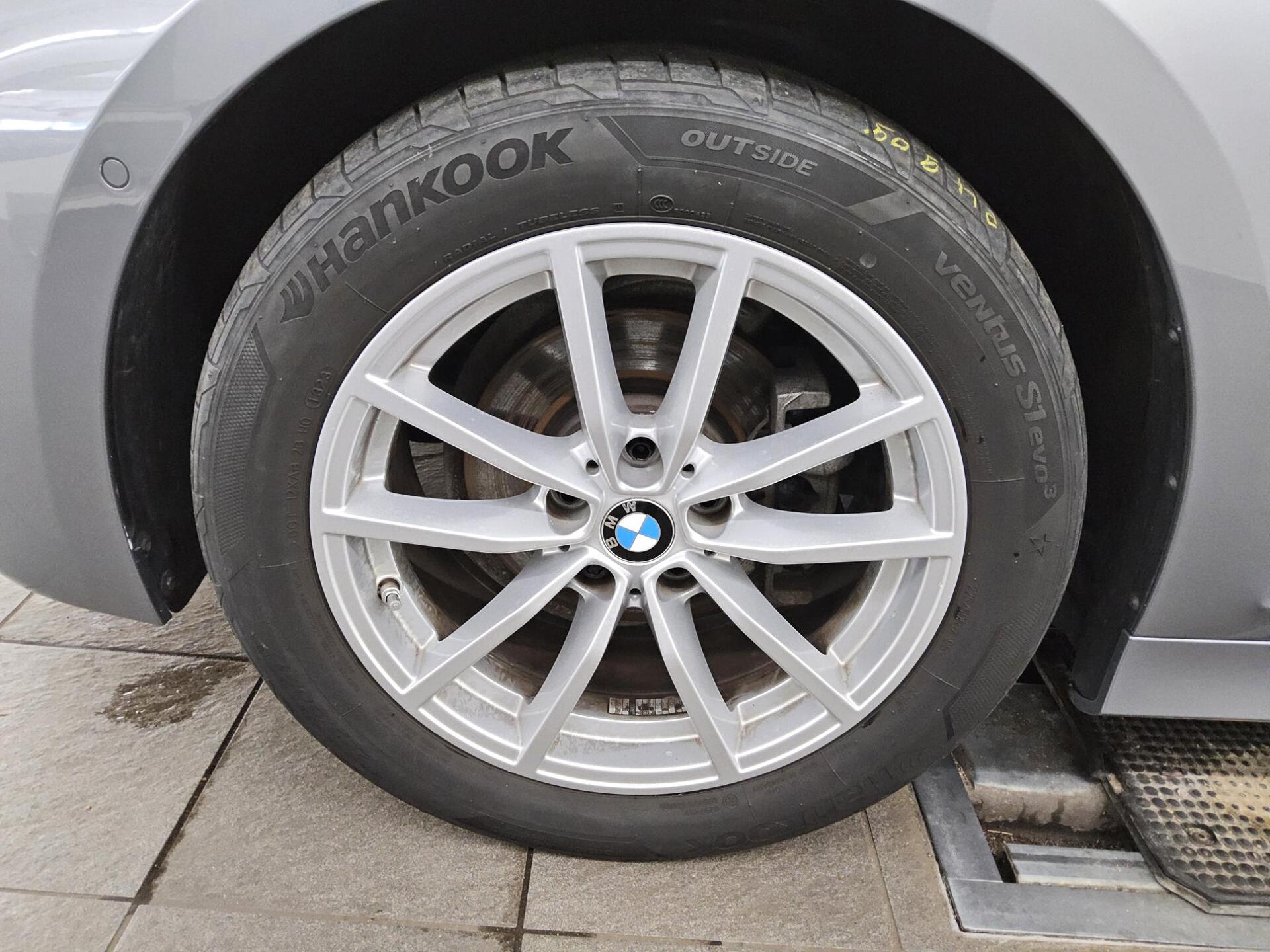 BMW 318dA Touring T-Leder Navi Pano HuD Curved LED 11