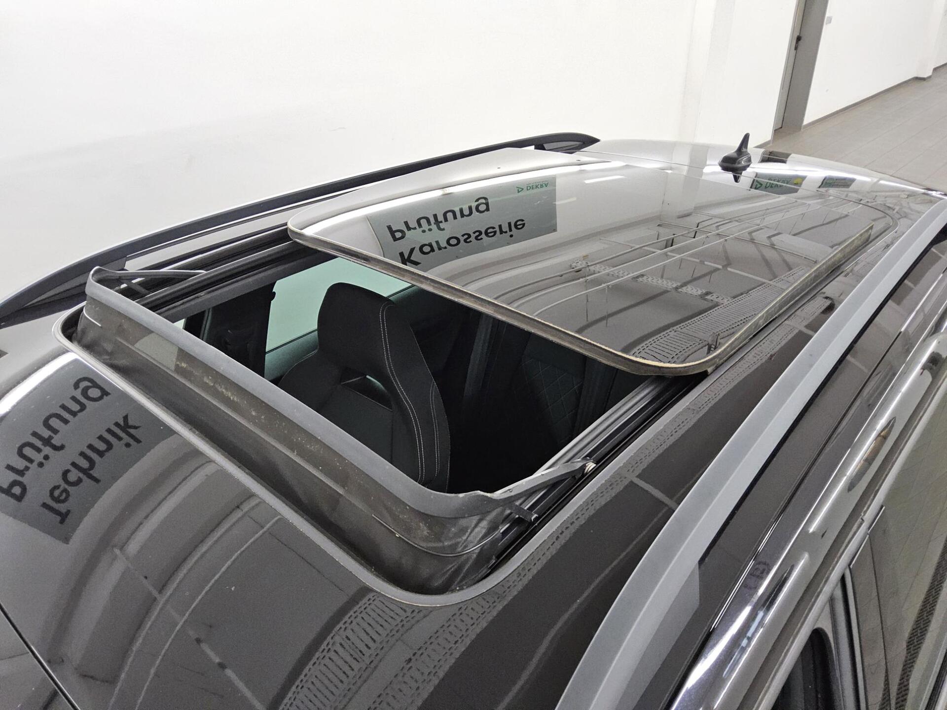 Skoda Karoq 2.0 TDI 4x4 SportLine Navi Pano LED AHK 12