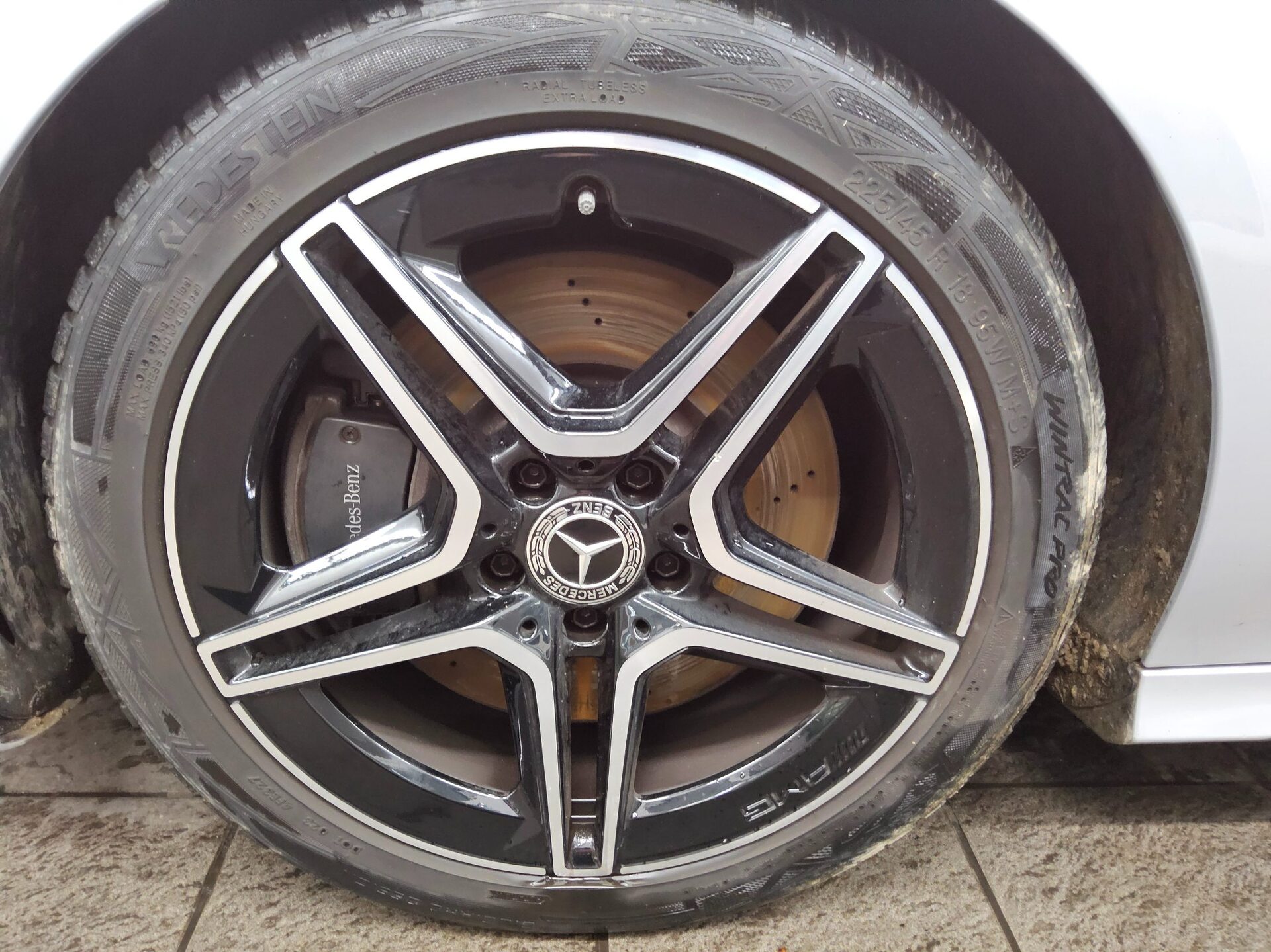 Mercedes-Benz CLA 250 Shooting Brake 4M AMG-Line Navi Pano LED 11