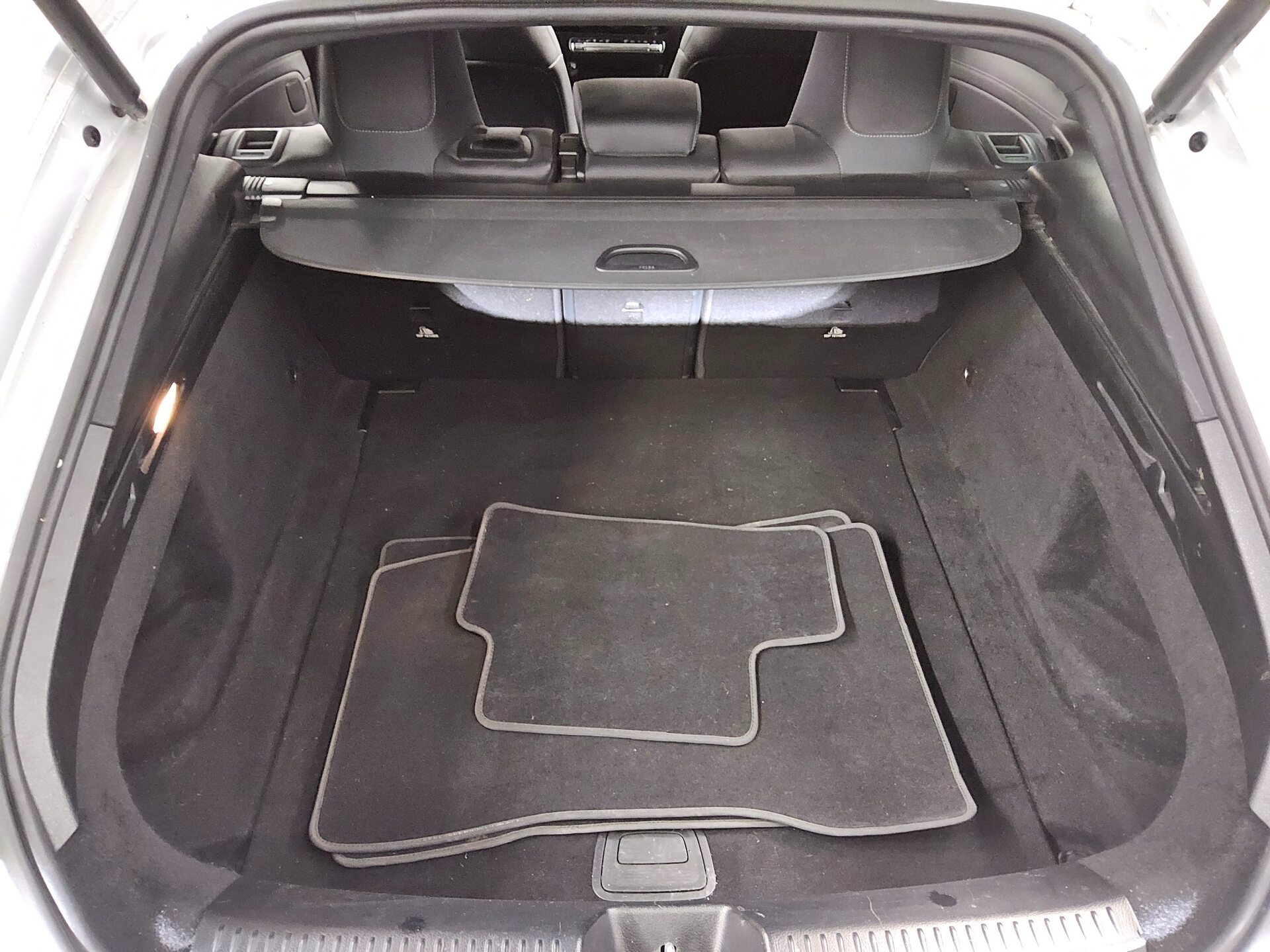 Mercedes-Benz CLA 250 Shooting Brake 4M AMG-Line Navi Pano LED 13