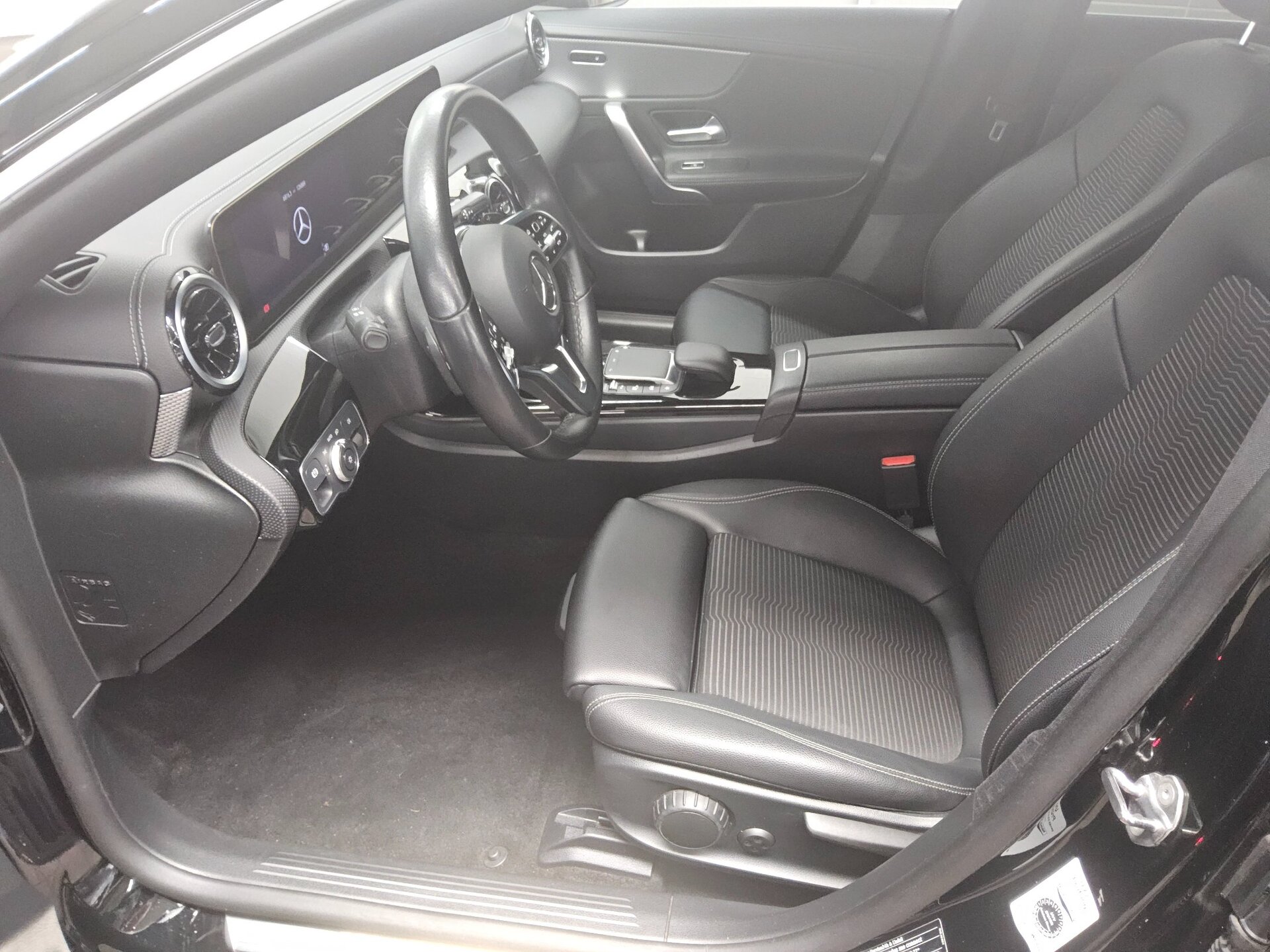 Mercedes-Benz CLA 200 SB d Progressive T-Leder Navi LED RfK 9