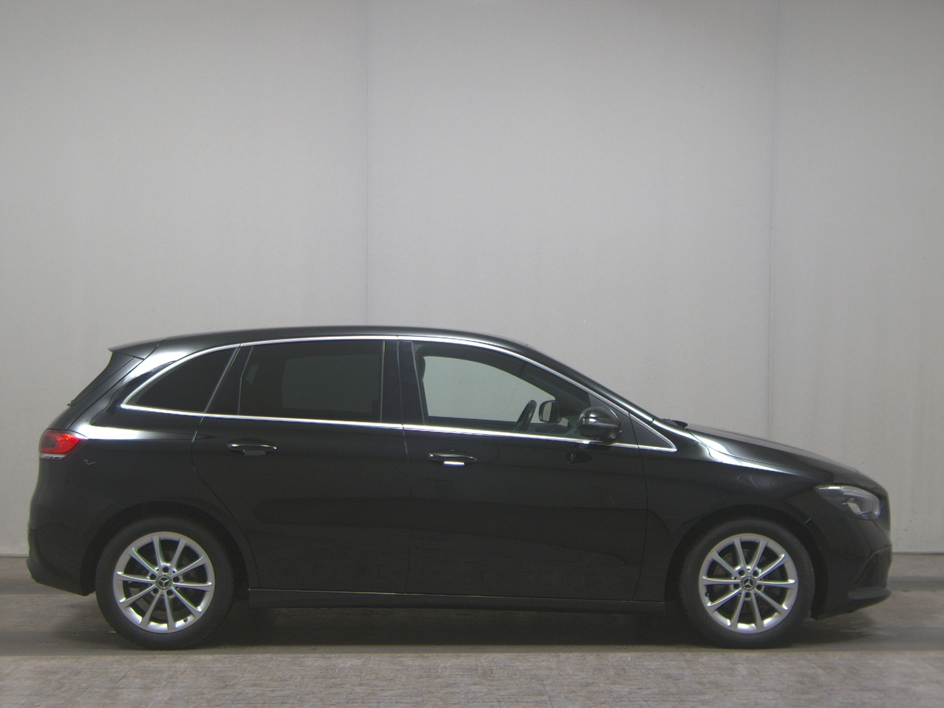 Mercedes-Benz B 200 d Progressive Navi LED AHK Park-Assist